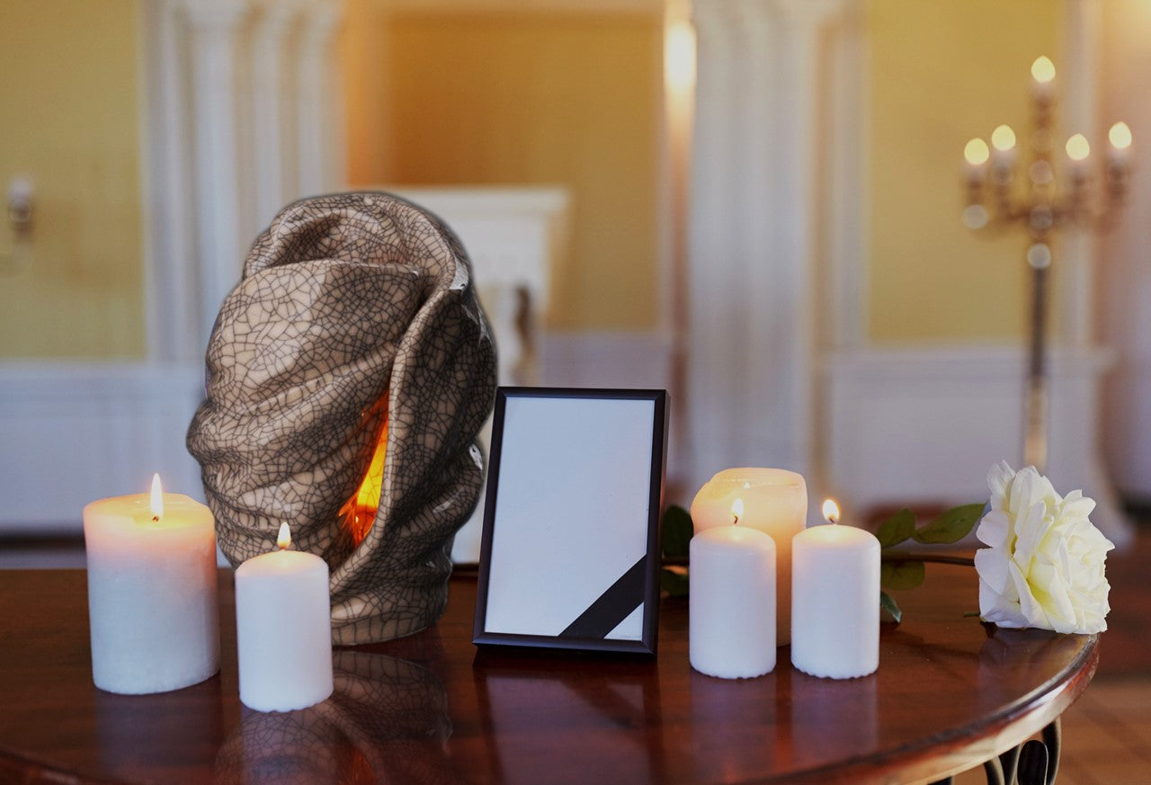 Eight reasons why most Americans are choosing cremation. Article by Pulvis Art Urns.