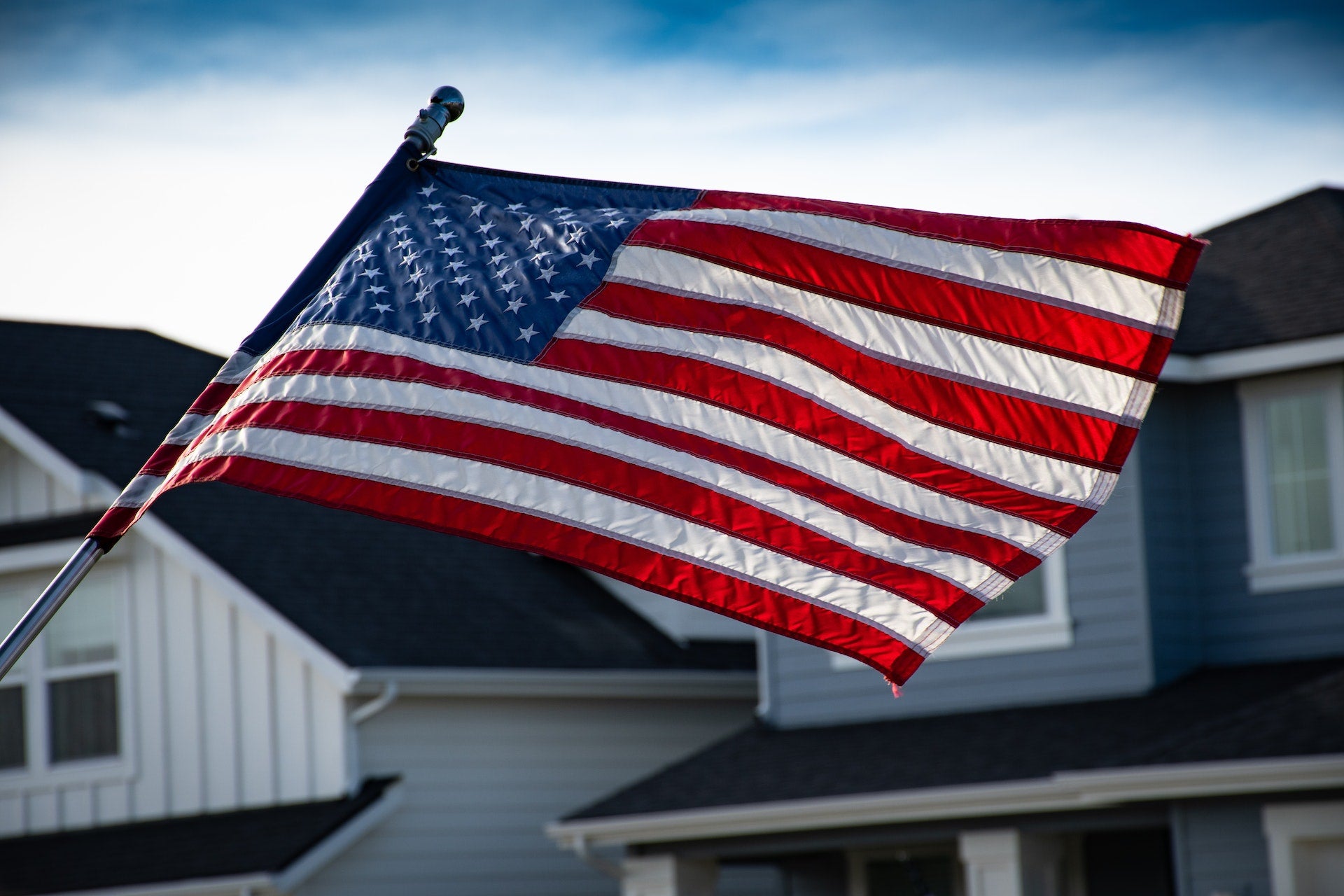 USA Flag waving. Cremation Laws in the USA article by Pulvis Art Urns.