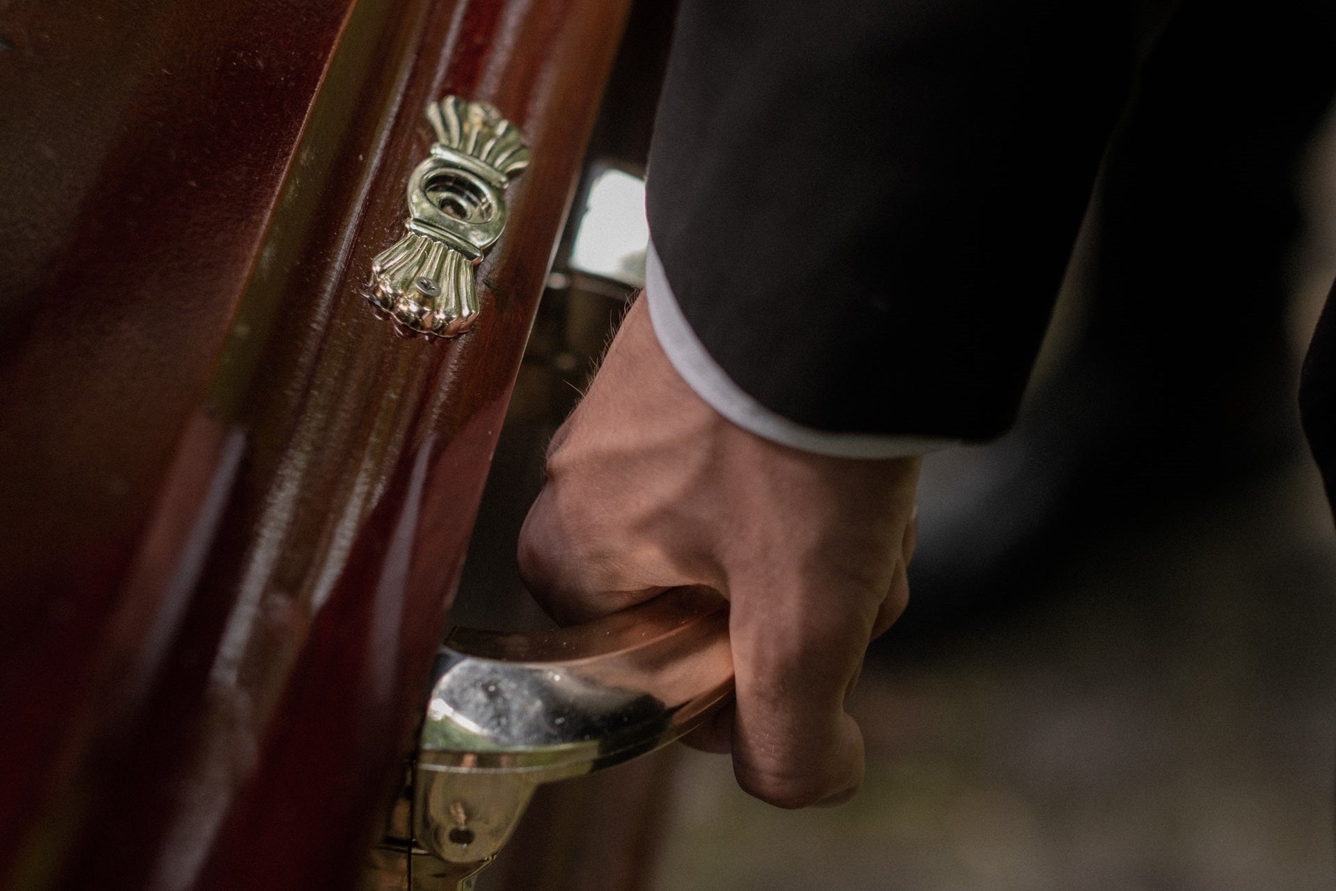 Top Funeral and Cremation Associations Around The World - Blog Article by Pulvis Art Urns. Handmade Urns for Ashes and keepsakes