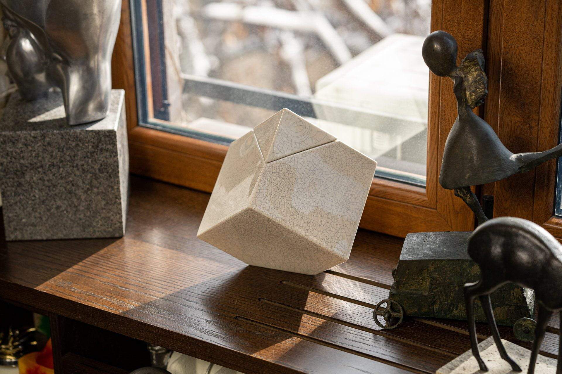 When to Replace an Urn: Signs and Best Practices