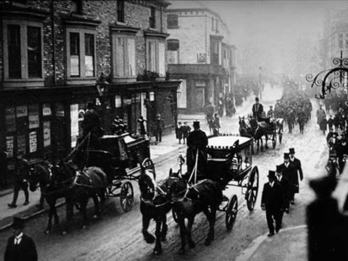 Echoes of Farewell: How Britain’s Funeral Traditions Blend the Past and Present - Pulvis Art Urns