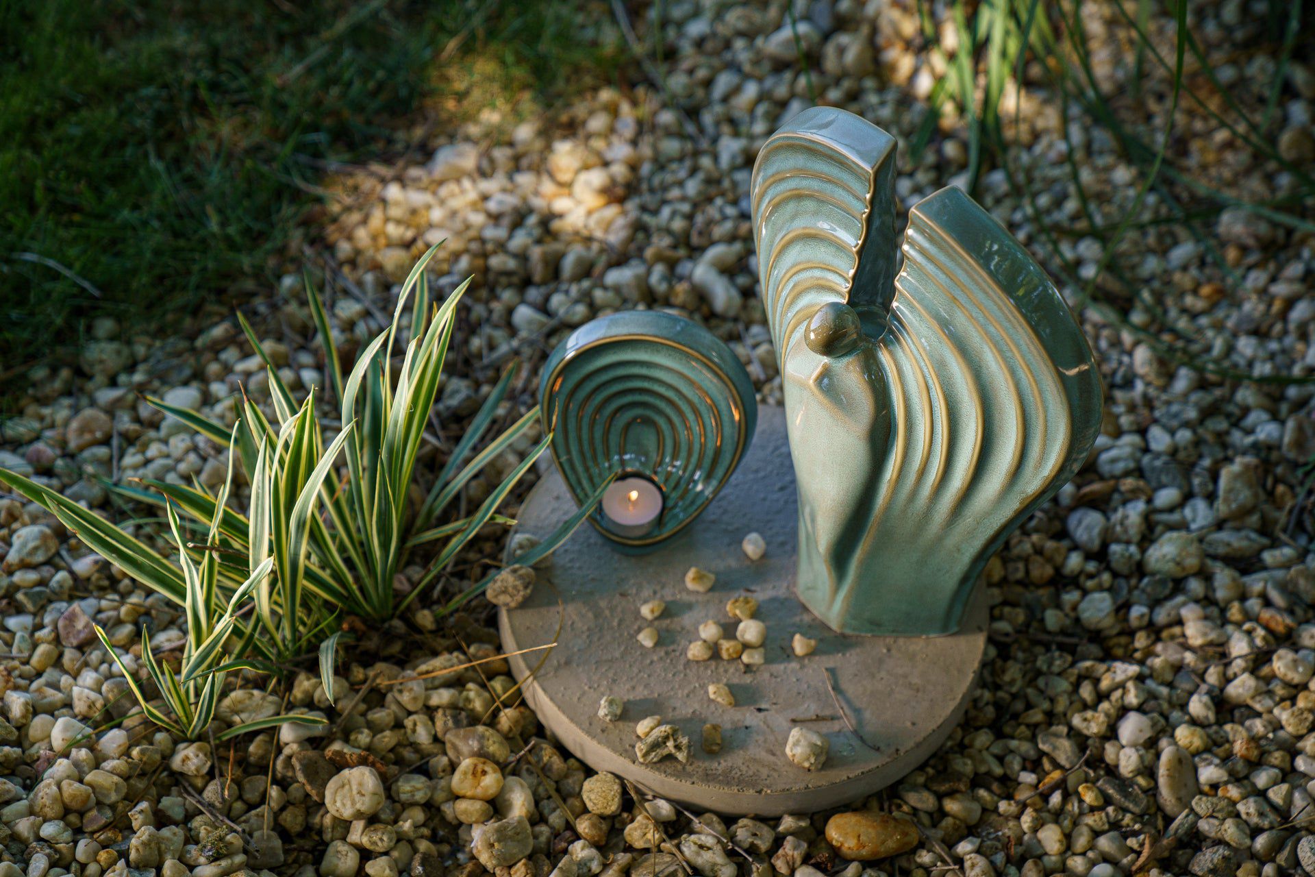 Load video: Handmade Cremation Urns & Keepsakes by Pulvis