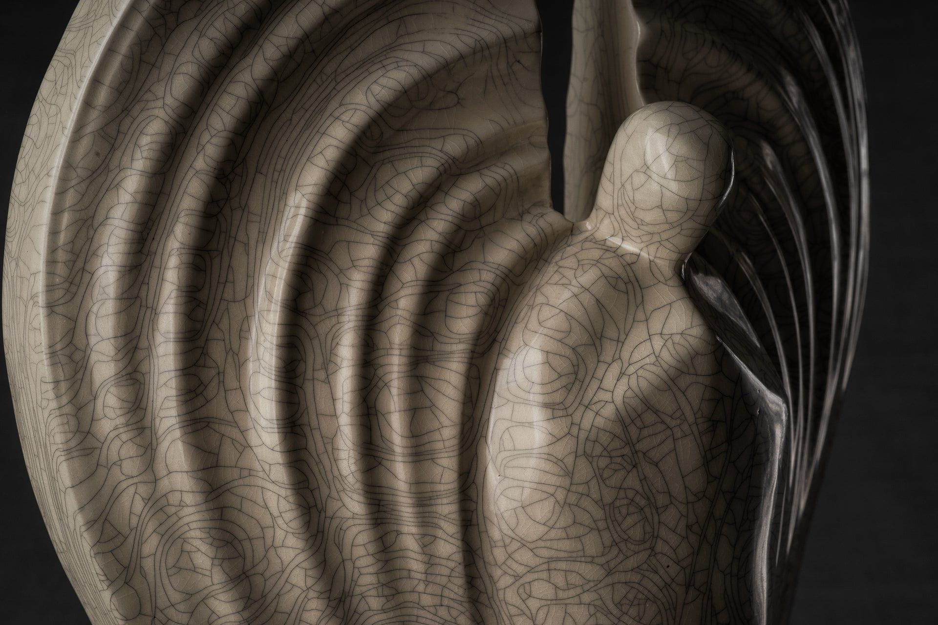 "Guardian" in Craquelure - Pulvis ARt Urns