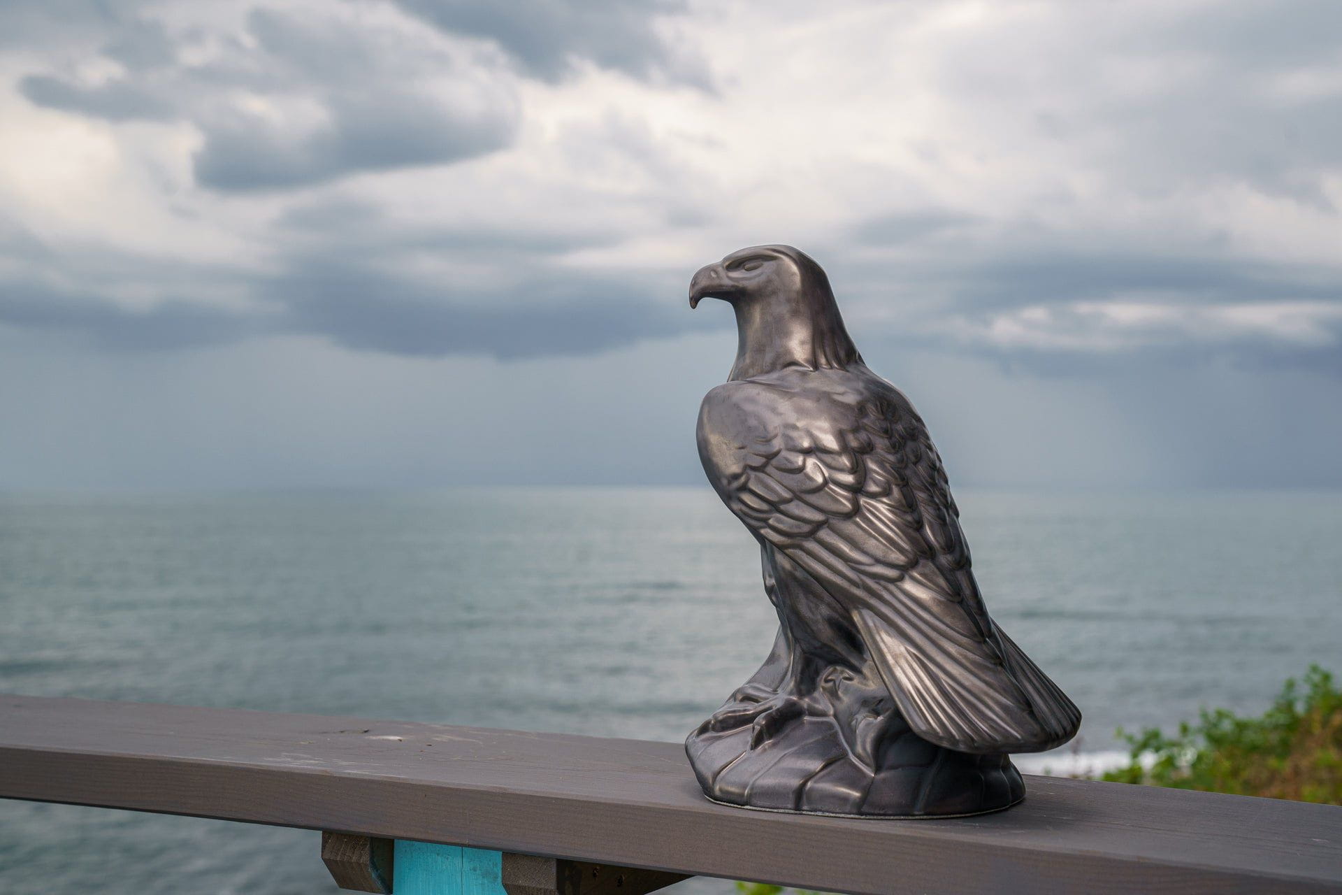Aquilae Military Memorial For Cremation Ashes - Large | Dark Matte | Ceramic Urn - Pulvis Art Urns