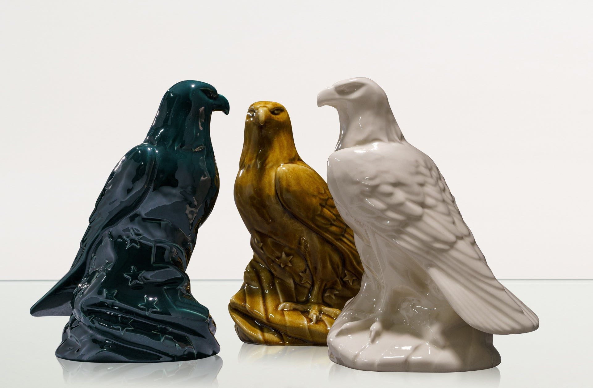 Aquilae Military Memorial For Cremation Ashes - Large | Beige Grey | Ceramic Urn - Pulvis Art Urns