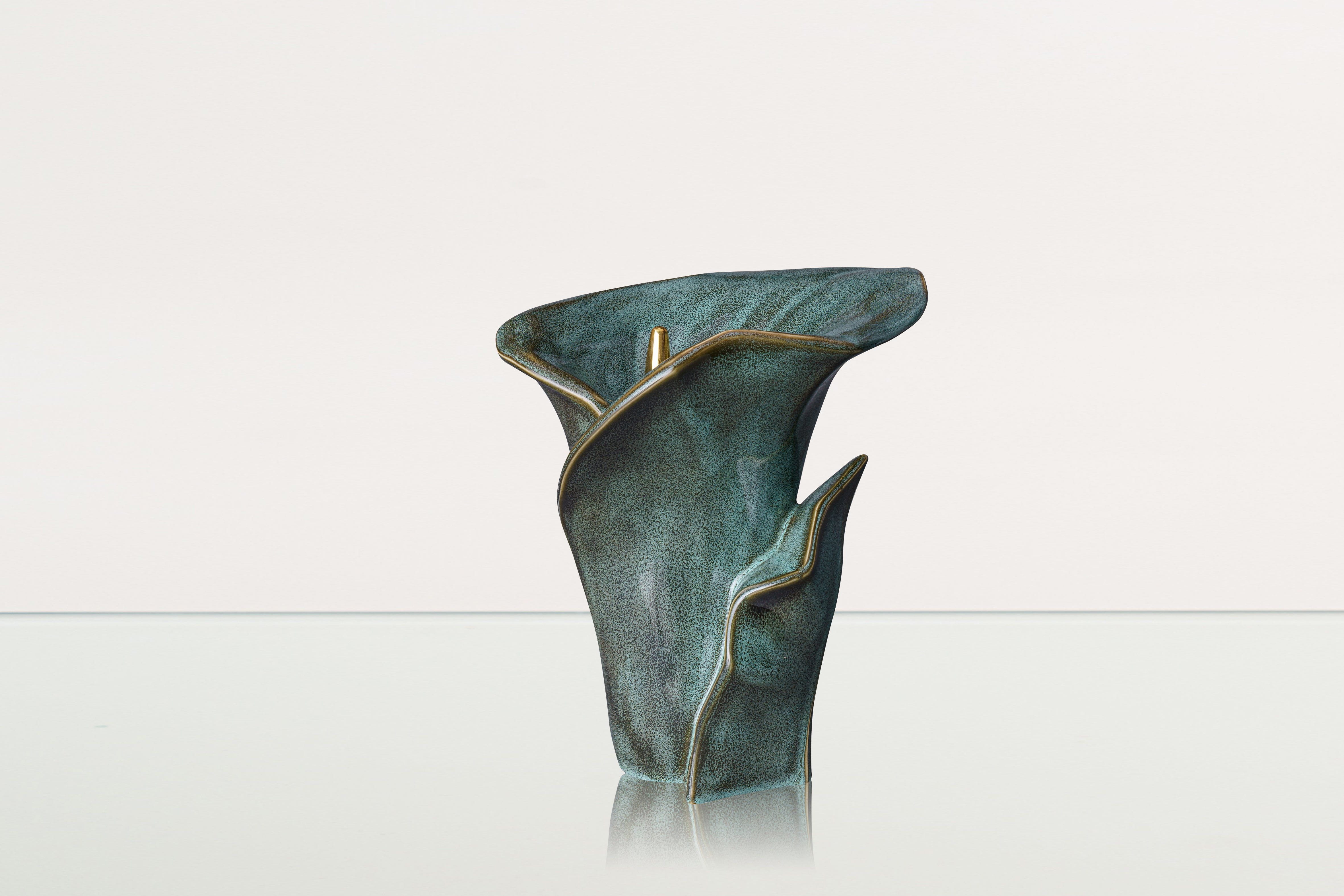 Calla Flower Memorial Urn for Ashes - Medium Urn | Oily Green Melange - Pulvis Art Urns