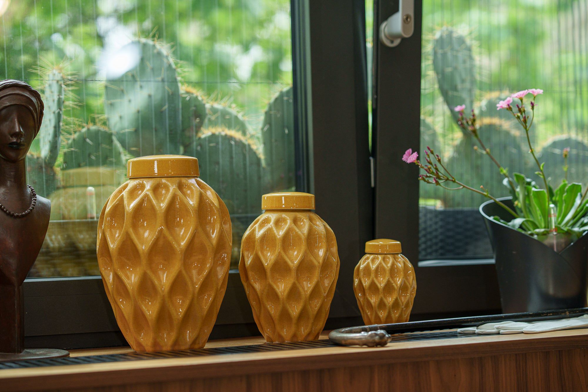 Cremation Urn "Echo" - 3D Printed Ceramic Urn | Amber Yellow | Keepsake - Pulvis Art Urns