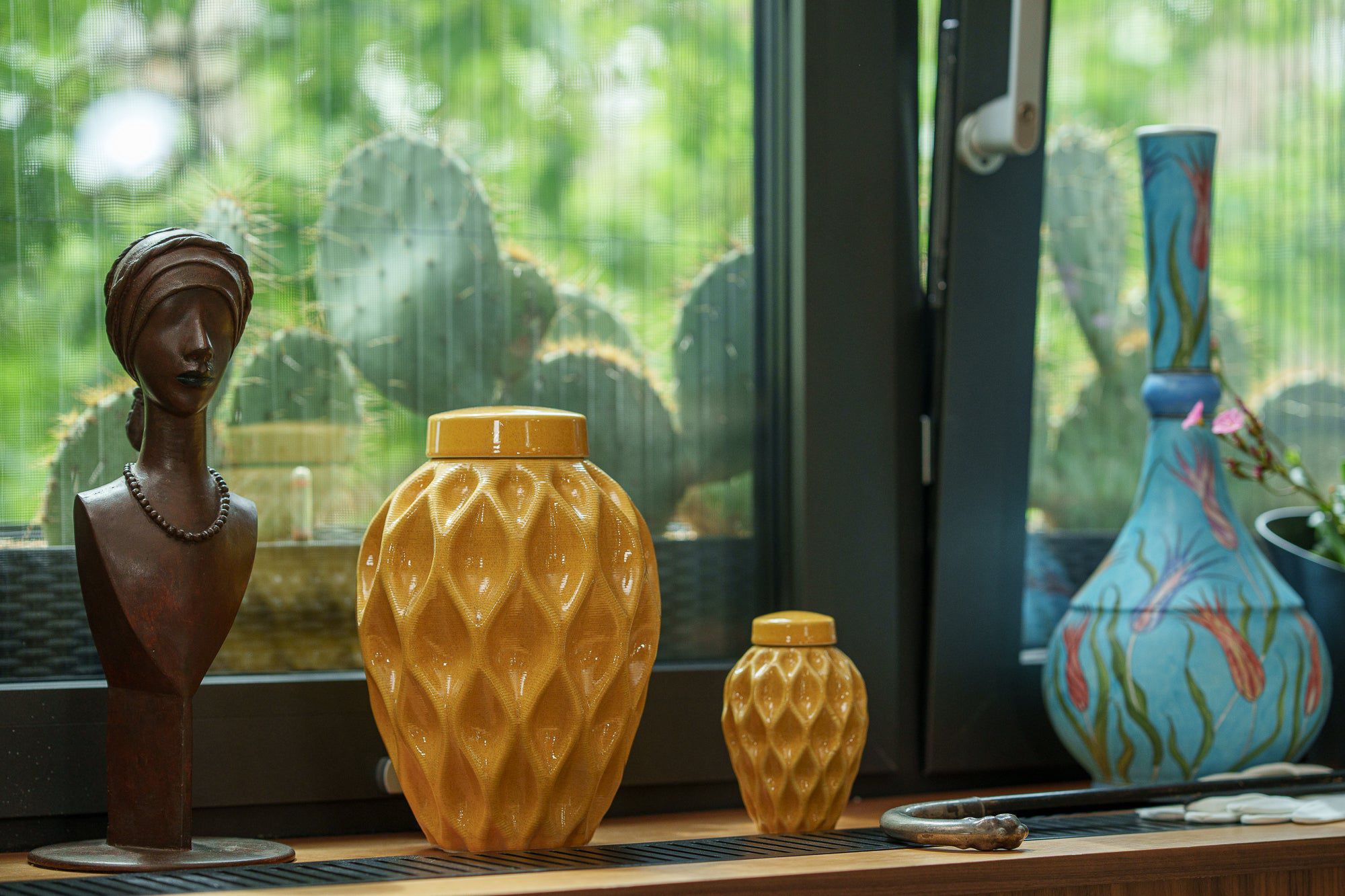 Cremation Urn "Echo" - 3D Printed Ceramic Urn | Amber Yellow | Keepsake - Pulvis Art Urns
