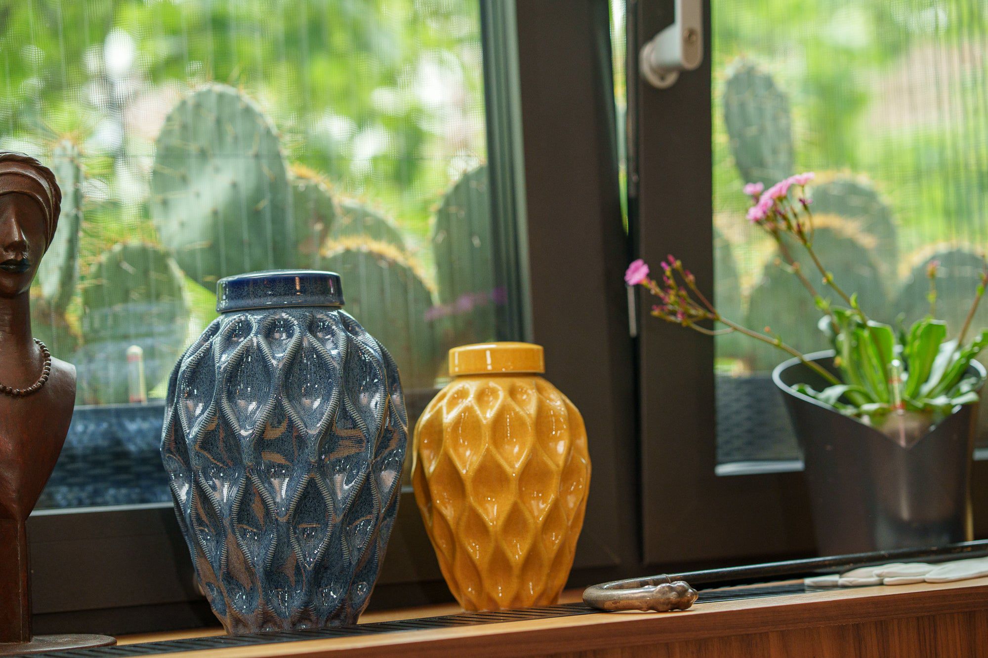 Cremation Urn "Echo" - 3D Printed Ceramic Urn | Amber Yellow | Medium - Pulvis Art Urns