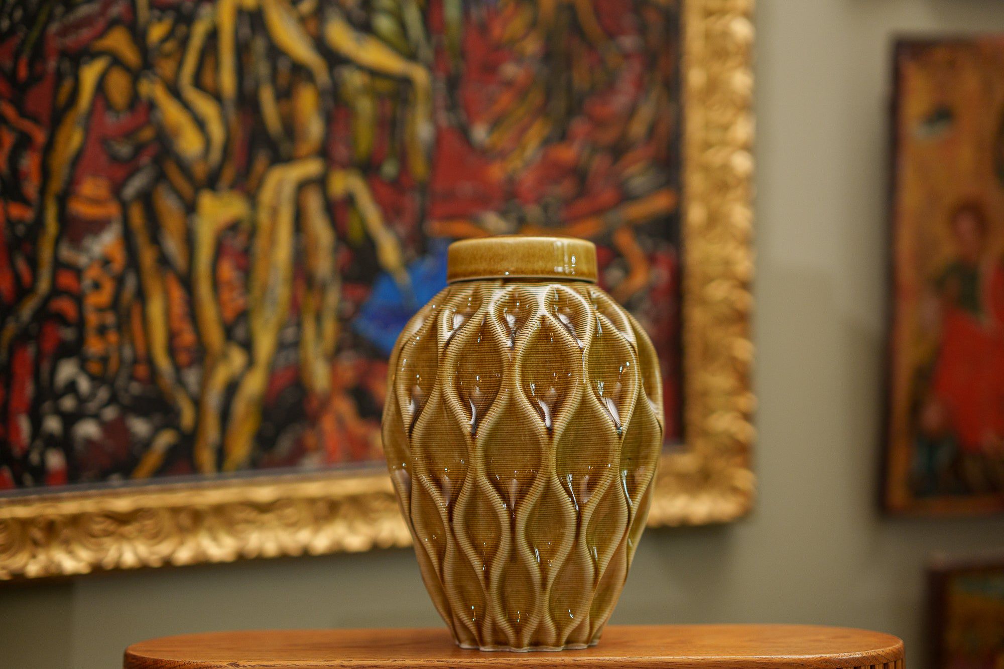 Cremation Urn "Echo" - 3D Printed Ceramic Urn | Dark Sand | Large - Pulvis Art Urns