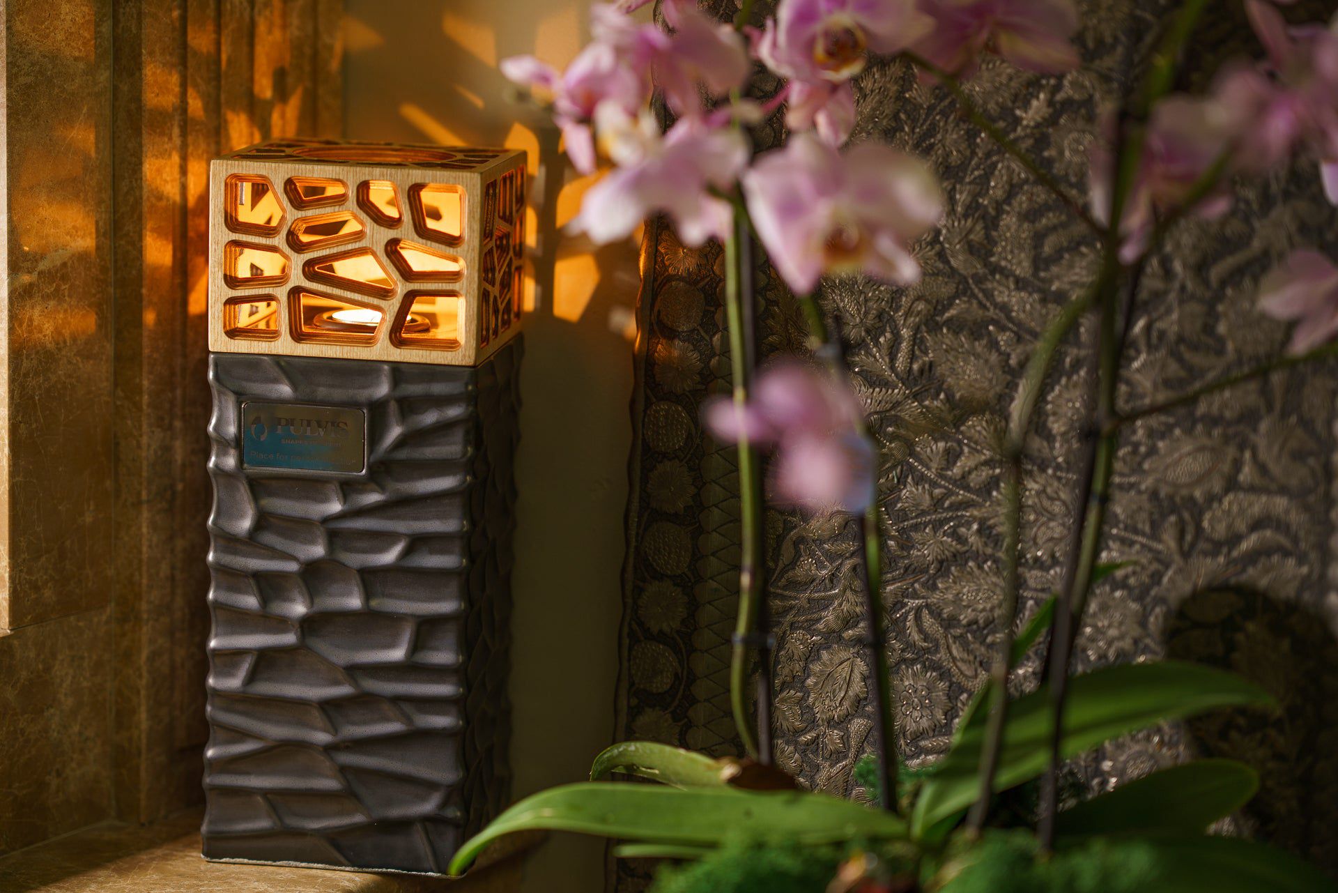 "Everlasting Flame" Cremation Urn for Ashes - Dark Matte | Ceramic Urn - Pulvis Art Urns