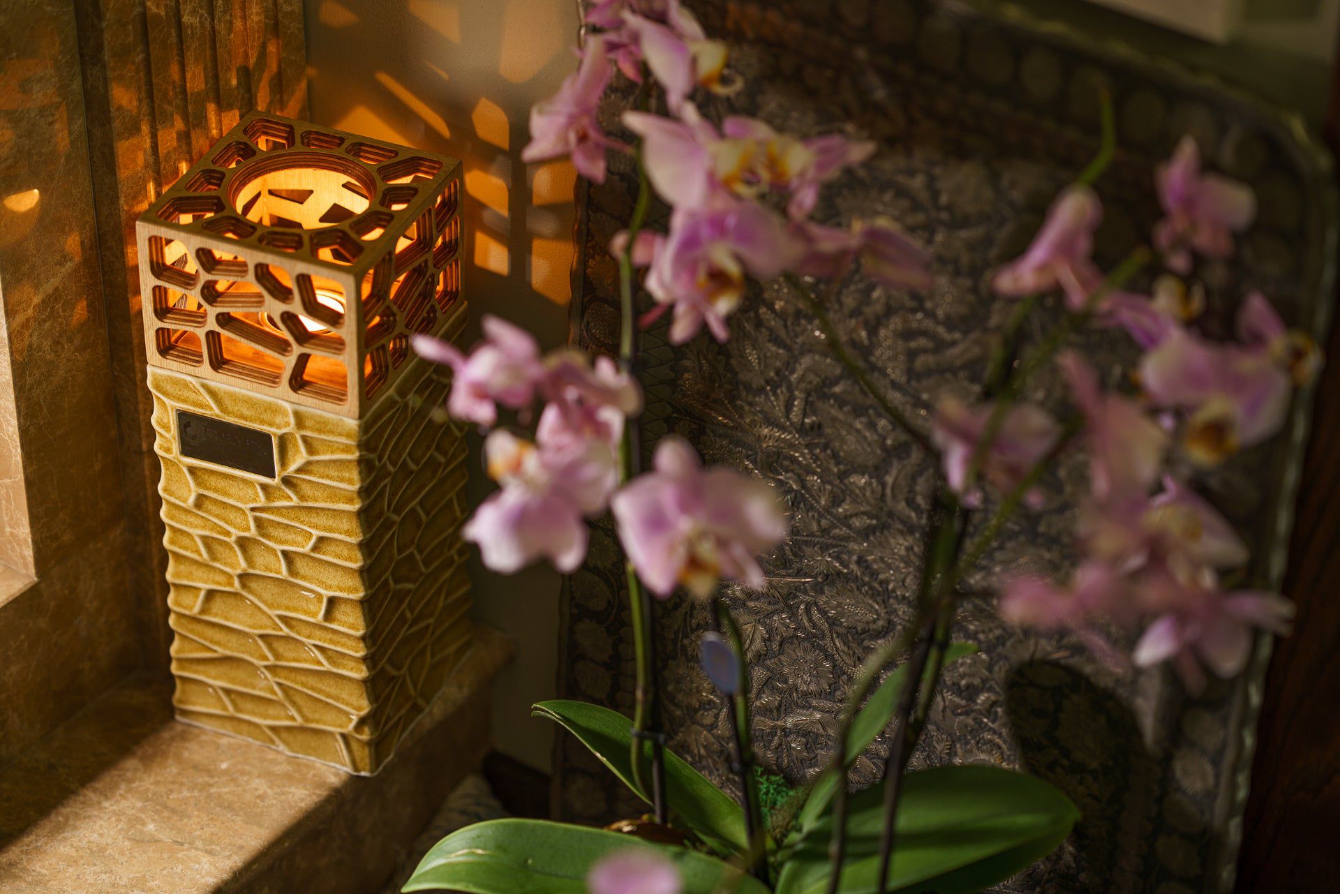 "Everlasting Flame" Cremation Urn for Ashes - Dark Sand | Ceramic Urn - Pulvis Art Urns