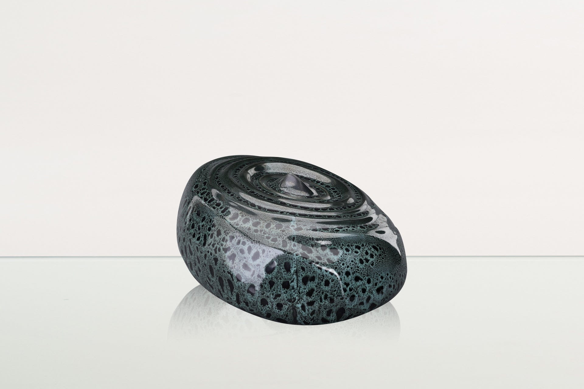 Handmade Cremation Urn for Ashes "Resonance" - Large Urn | Black Melange | Ceramic - Pulvis Art Urns
