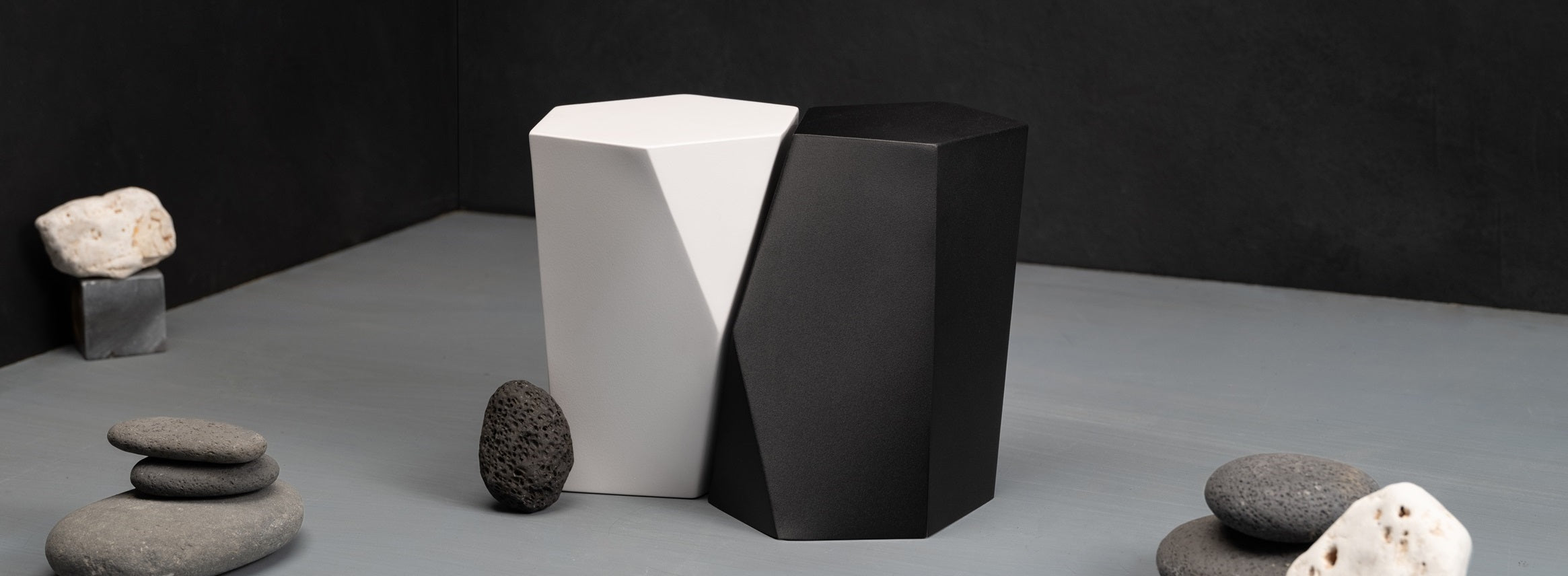 Handmade Urn "Crystal" - Stainless Steel | Black Granite - Pulvis Art Urns