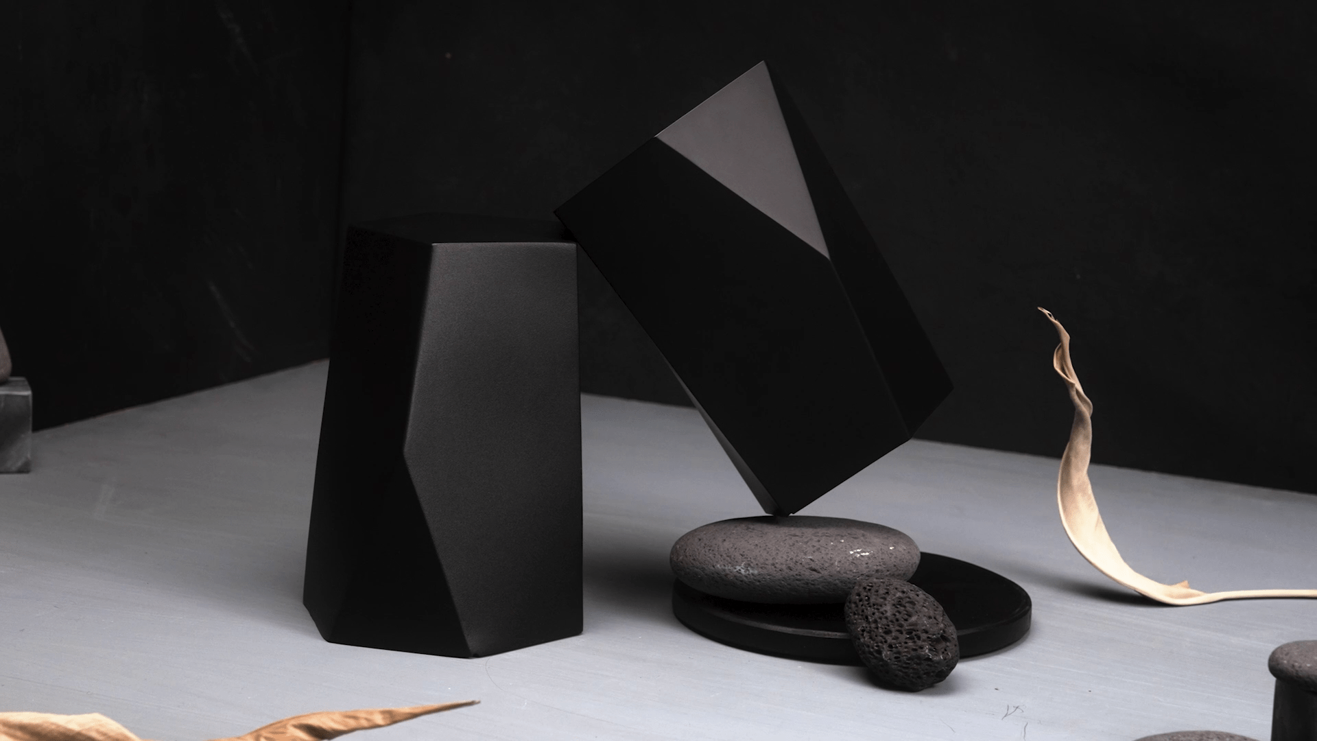 Handmade Urn "Crystal" - Stainless Steel | Black Granite - Pulvis Art Urns