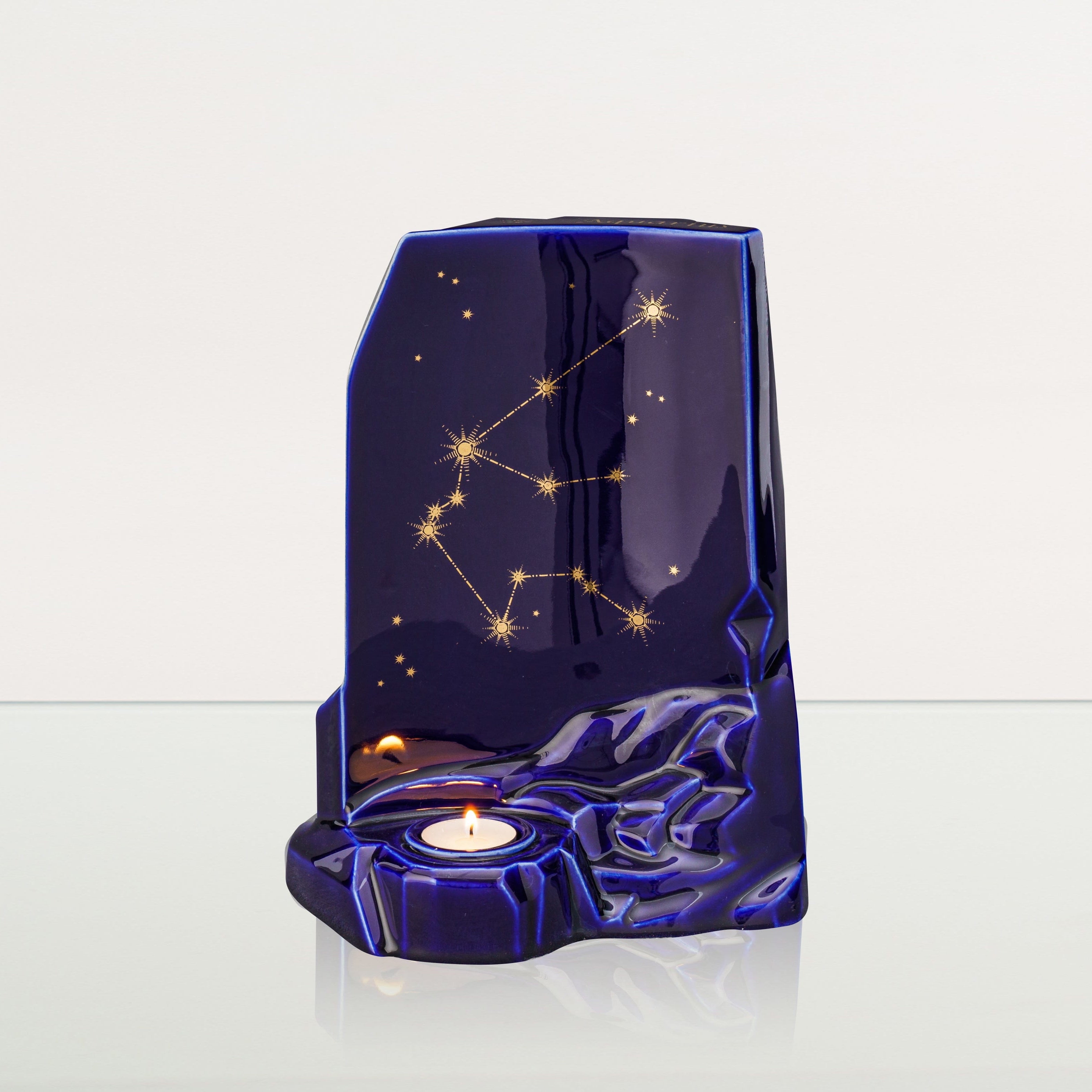 Zodiac Urn for Ashes "Aquarius" - Large | Star Sign Urn - Pulvis Art Urns