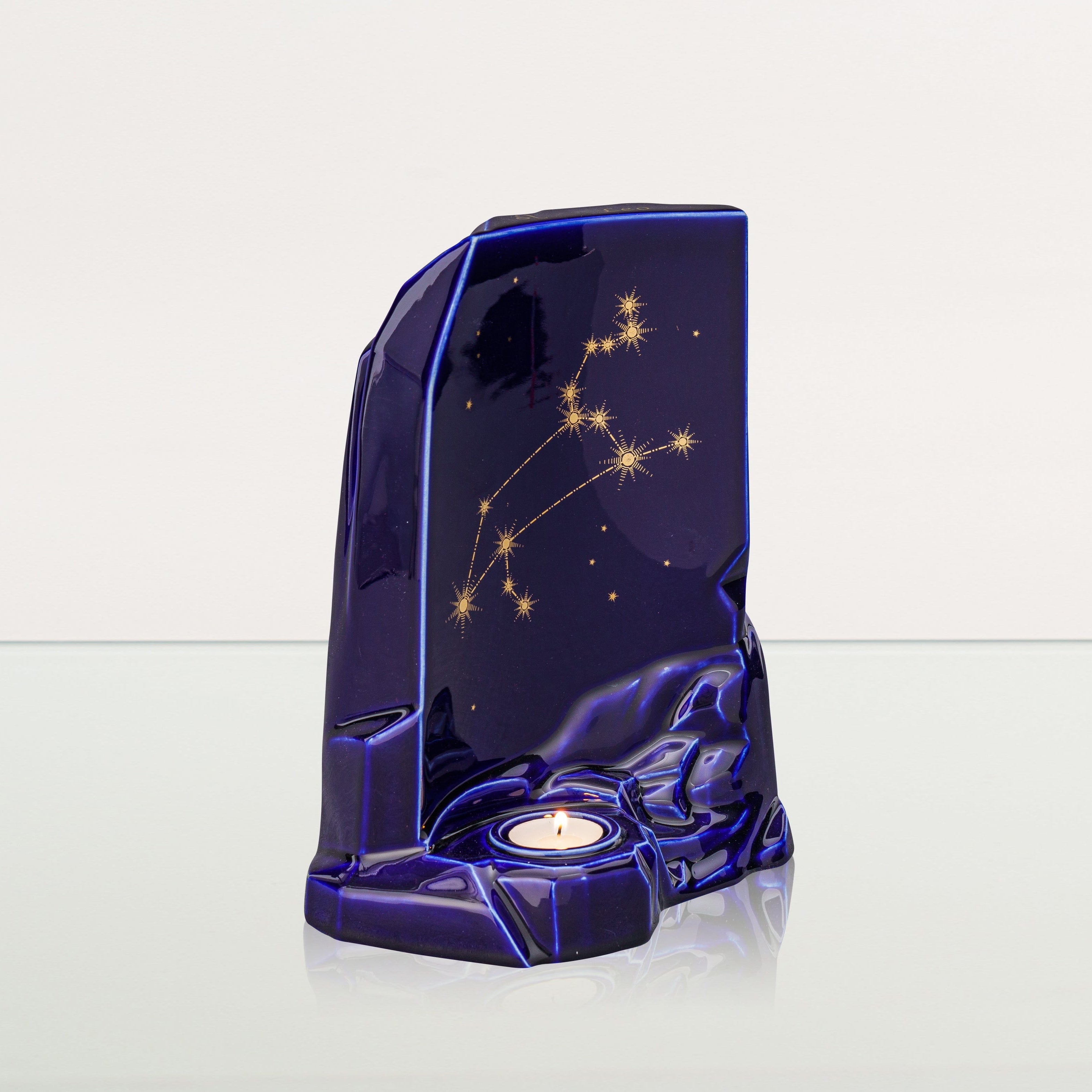 Zodiac Urn for Ashes "Leo" - Large | Star Sign Urn - Pulvis Art Urns