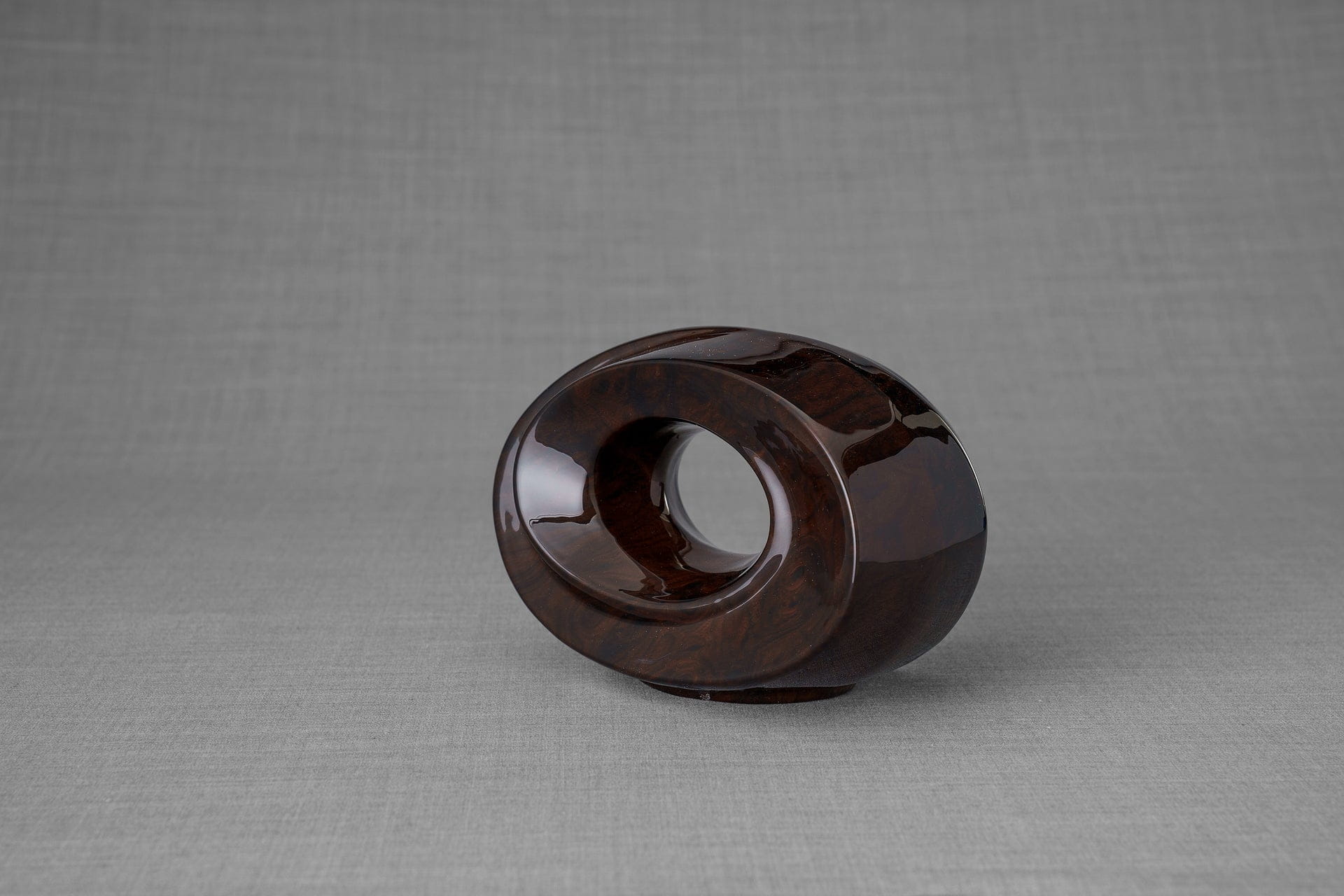 HydroGraphics Urn "The Passage - Mahagony" - Keepsake | Ceramic | Hydro Dipping - Pulvis Art Urns