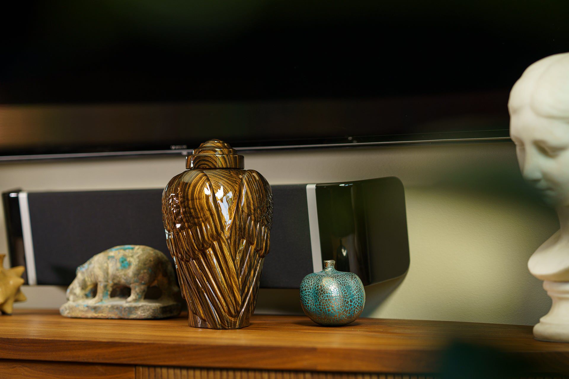 HydroGraphics Urn "Wings - Wood Stripes" - Large | Ceramic | Hydro Dipping - Pulvis Art Urns