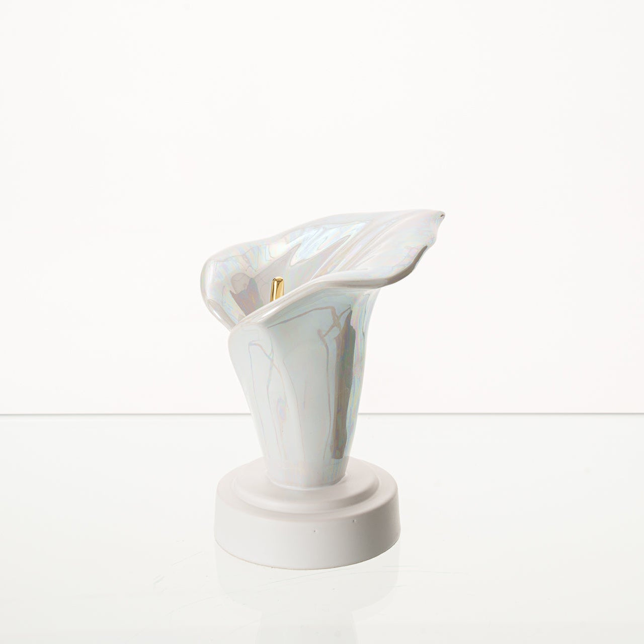 Calla Lily Keepsake Urn - Pearly White | Ceramic - Pulvis Art Urns
