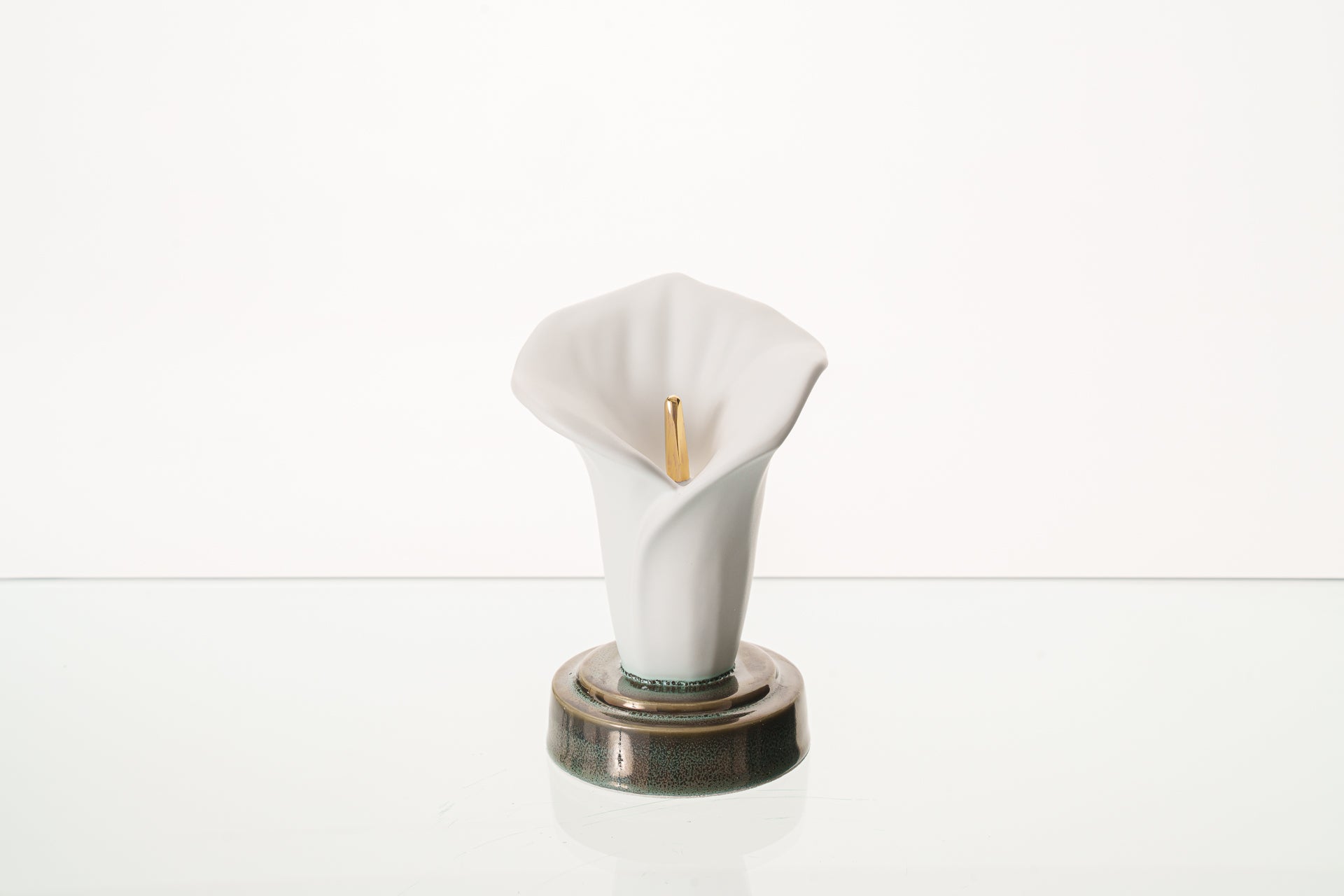 Calla Lily Keepsake Urn - White Matte | Ceramic - Pulvis Art Urns