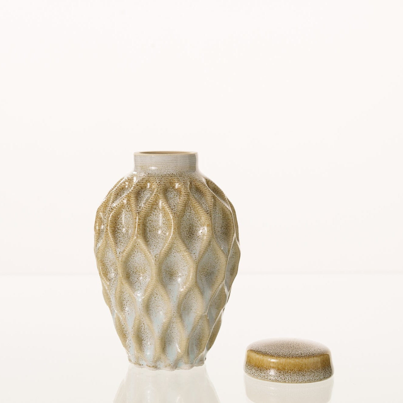 Cremation Urn "Echo" - 3D Printed Ceramic Urn | Light Sand Melange | Keepsake - Pulvis Art Urns