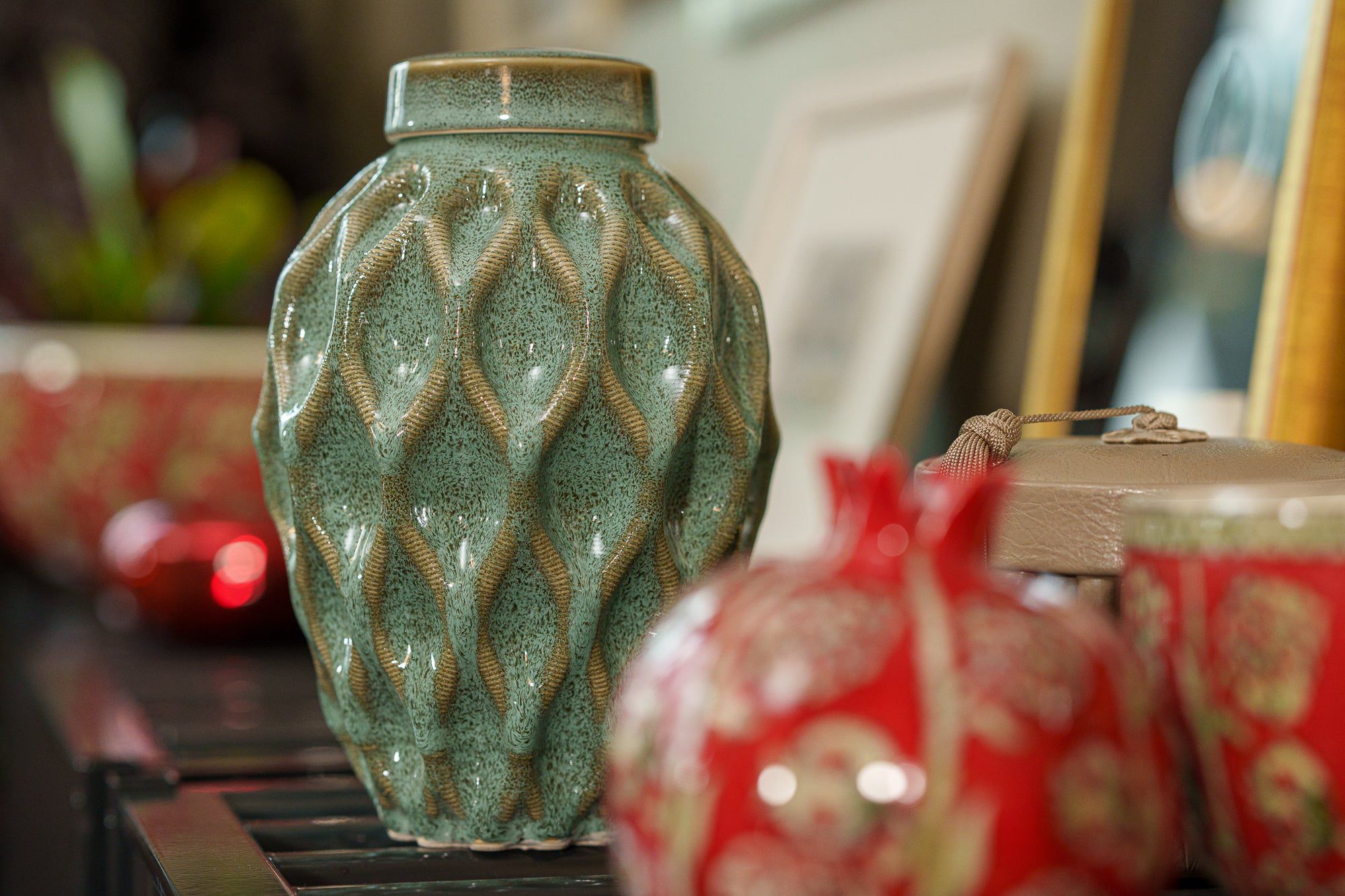 Cremation Urn "Echo" - 3D Printed Ceramic Urn | Oily Green Melange | Keepsake - Pulvis Art Urns