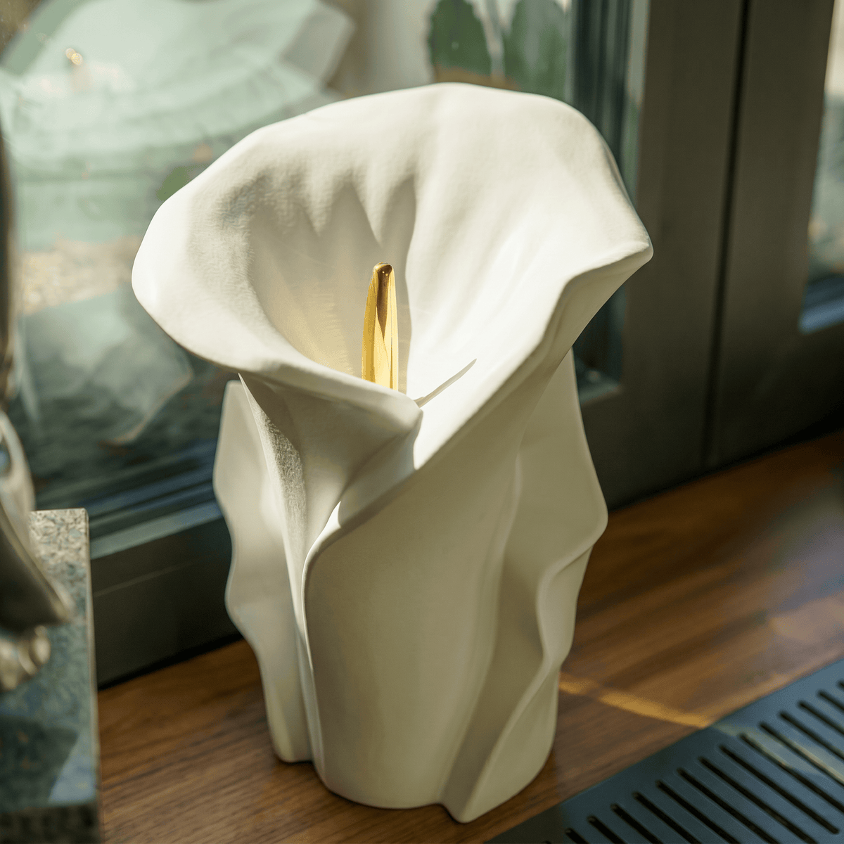 Pulvis Art Urns Medium Size Urn Calla Flower Memorial Urn for Ashes - Large Urn | White Matte