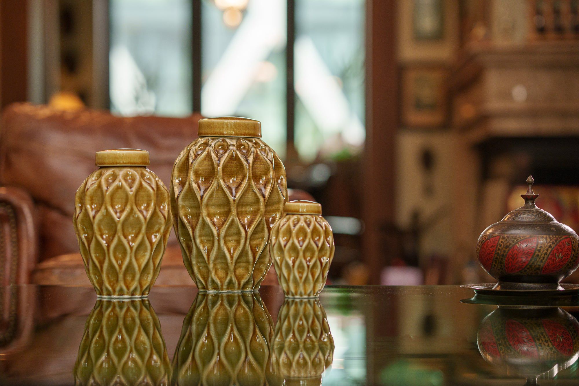 Cremation Urn "Echo" - 3D Printed Ceramic Urn | Dark Sand | Keepsake - Pulvis Art Urns