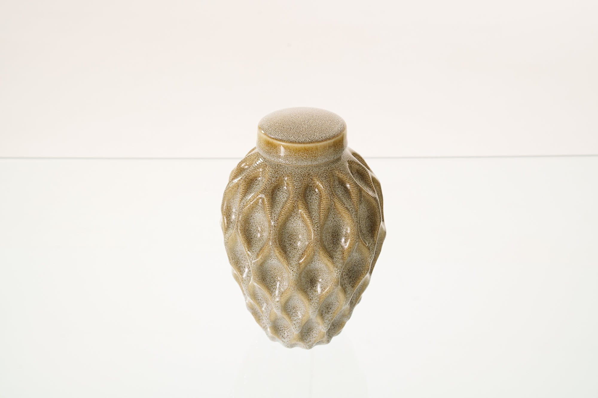 Cremation Urn "Echo" - 3D Printed Ceramic Urn | Light Sand Melange | Medium - Pulvis Art Urns