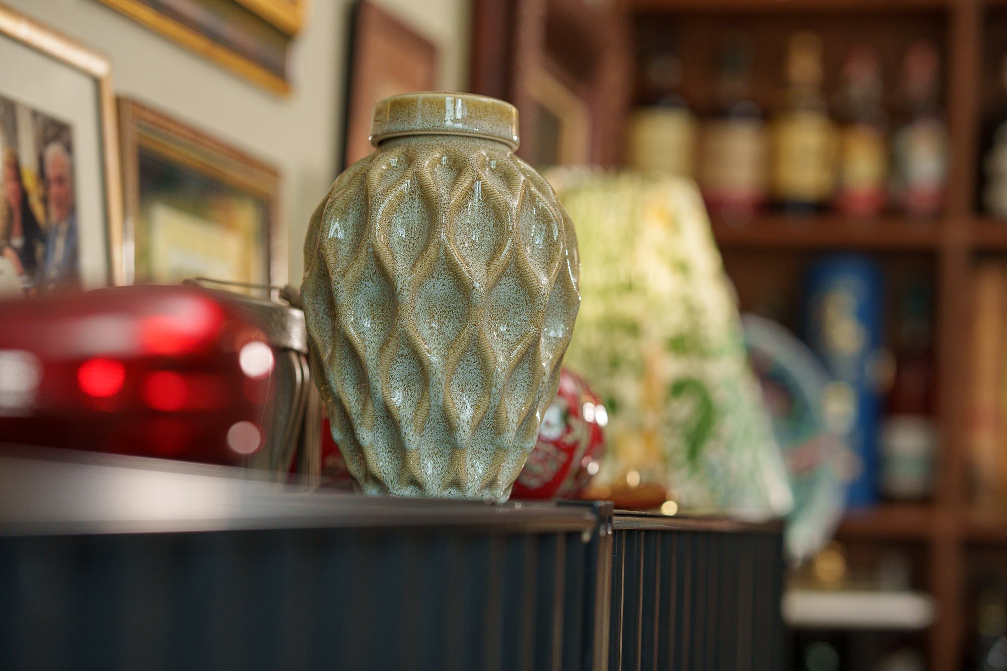 Cremation Urn "Echo" - 3D Printed Ceramic Urn | Light Sand Melange | Medium - Pulvis Art Urns