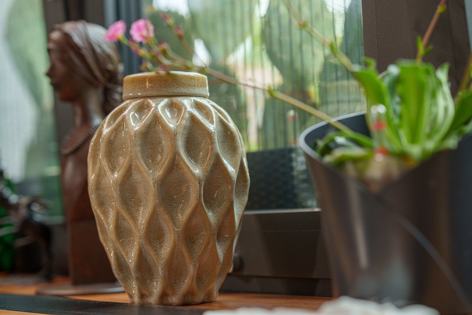 Load video: "Echo 3D Printed Urn" by Pulvis Art Urns