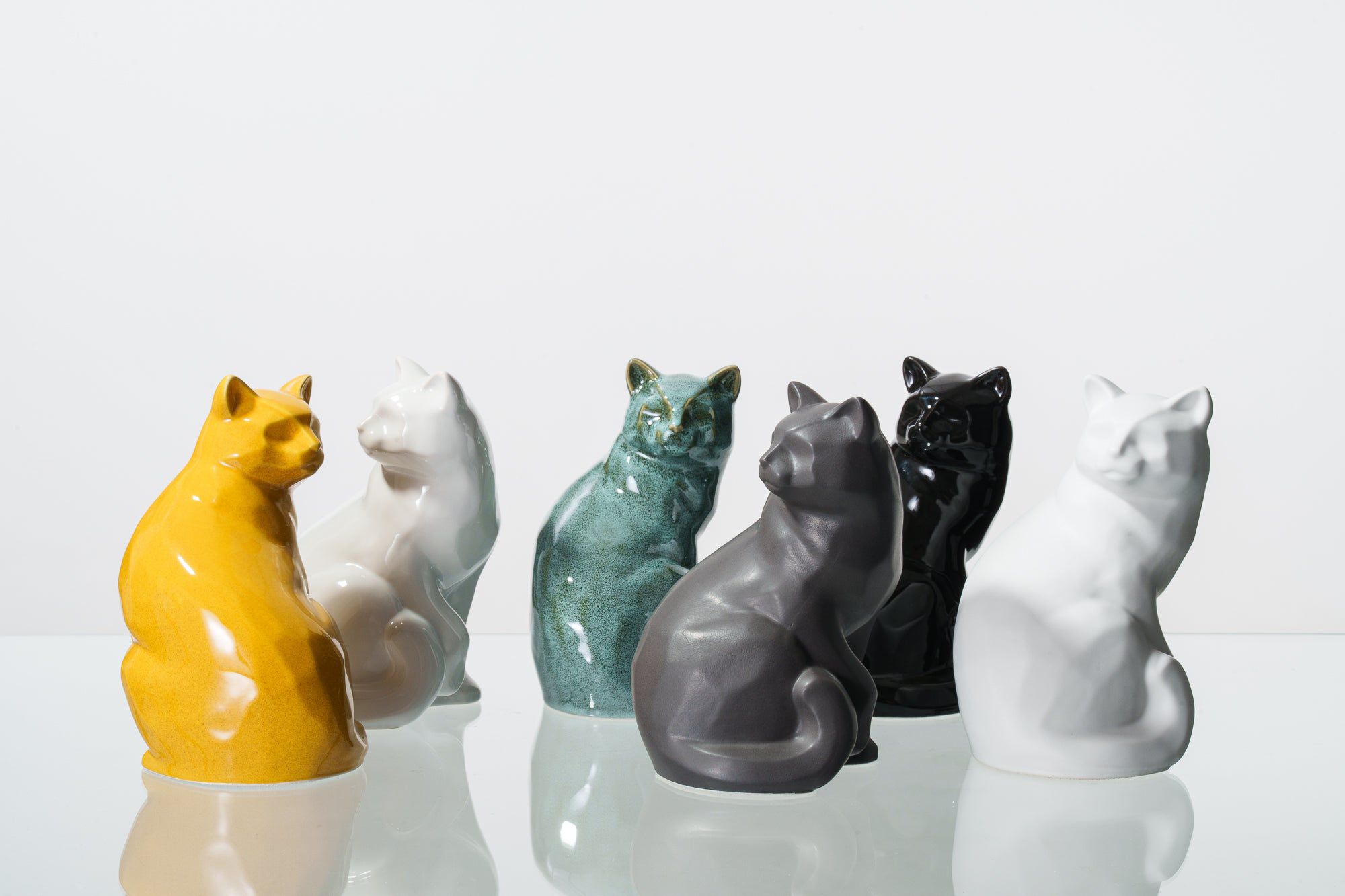 Felix Cat Urn for Ashes - White Matte | Ceramic | Handmade Pet Urn - Pulvis Art Urns