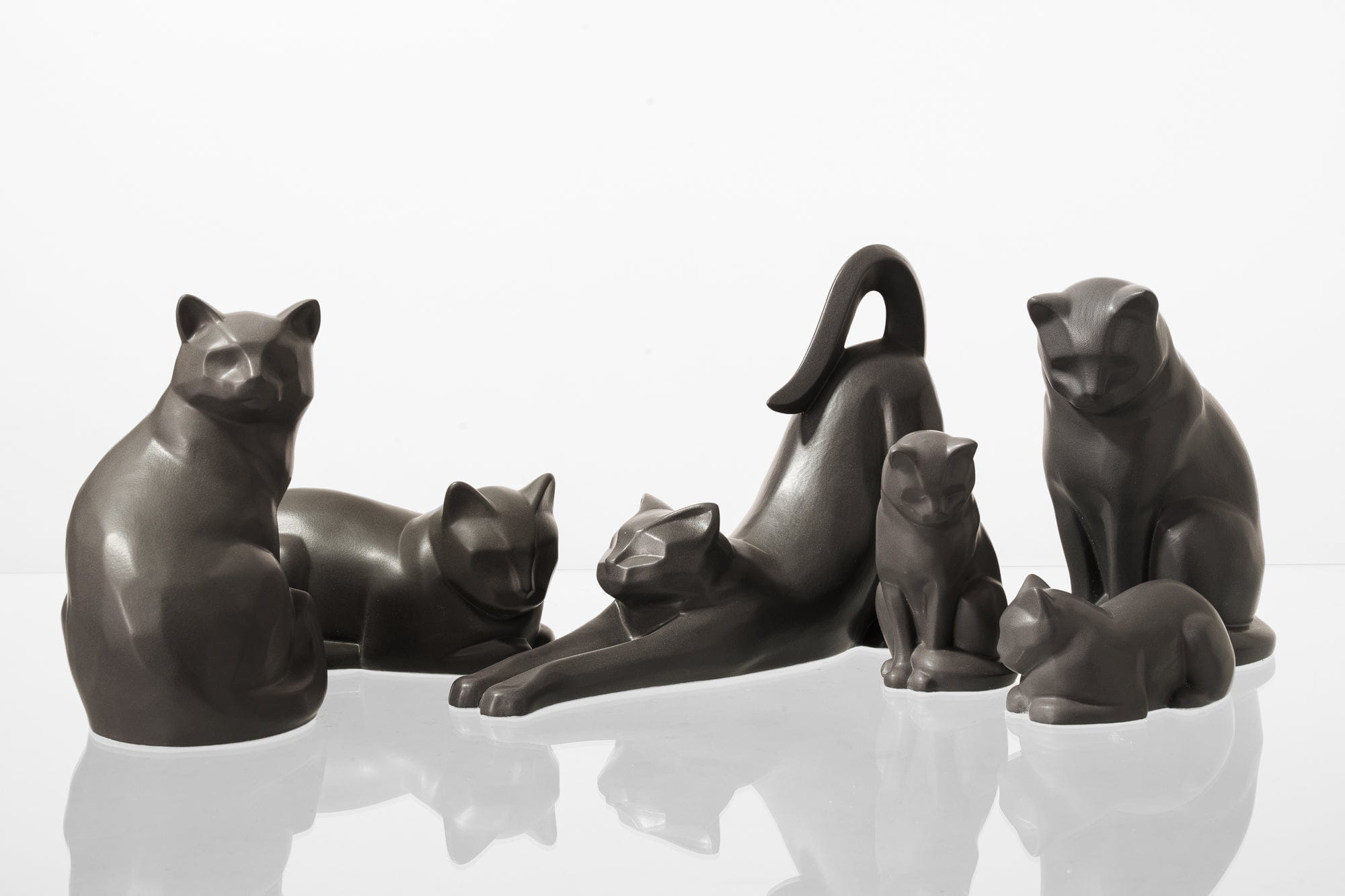 Felix Cat Urn for Ashes - White Matte | Ceramic | Handmade Pet Urn - Pulvis Art Urns