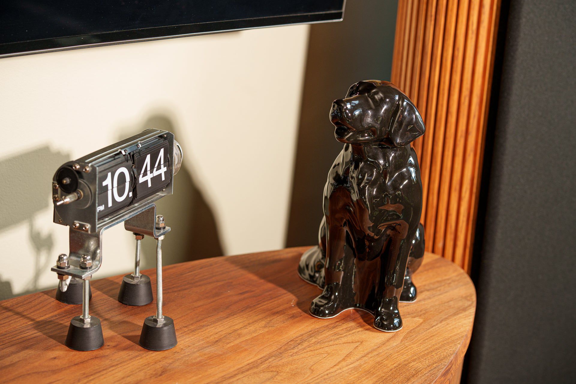 Golden Retriever Pet Urn - Lamp Black | Ceramic Dog Urn - Pulvis Art Urns