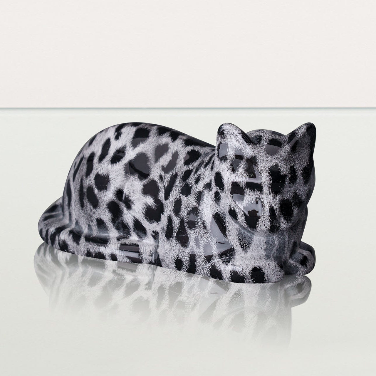 HydroGraphics Pet Urn For Cat | Spotted White | Ceramic - Pulvis Art Urns