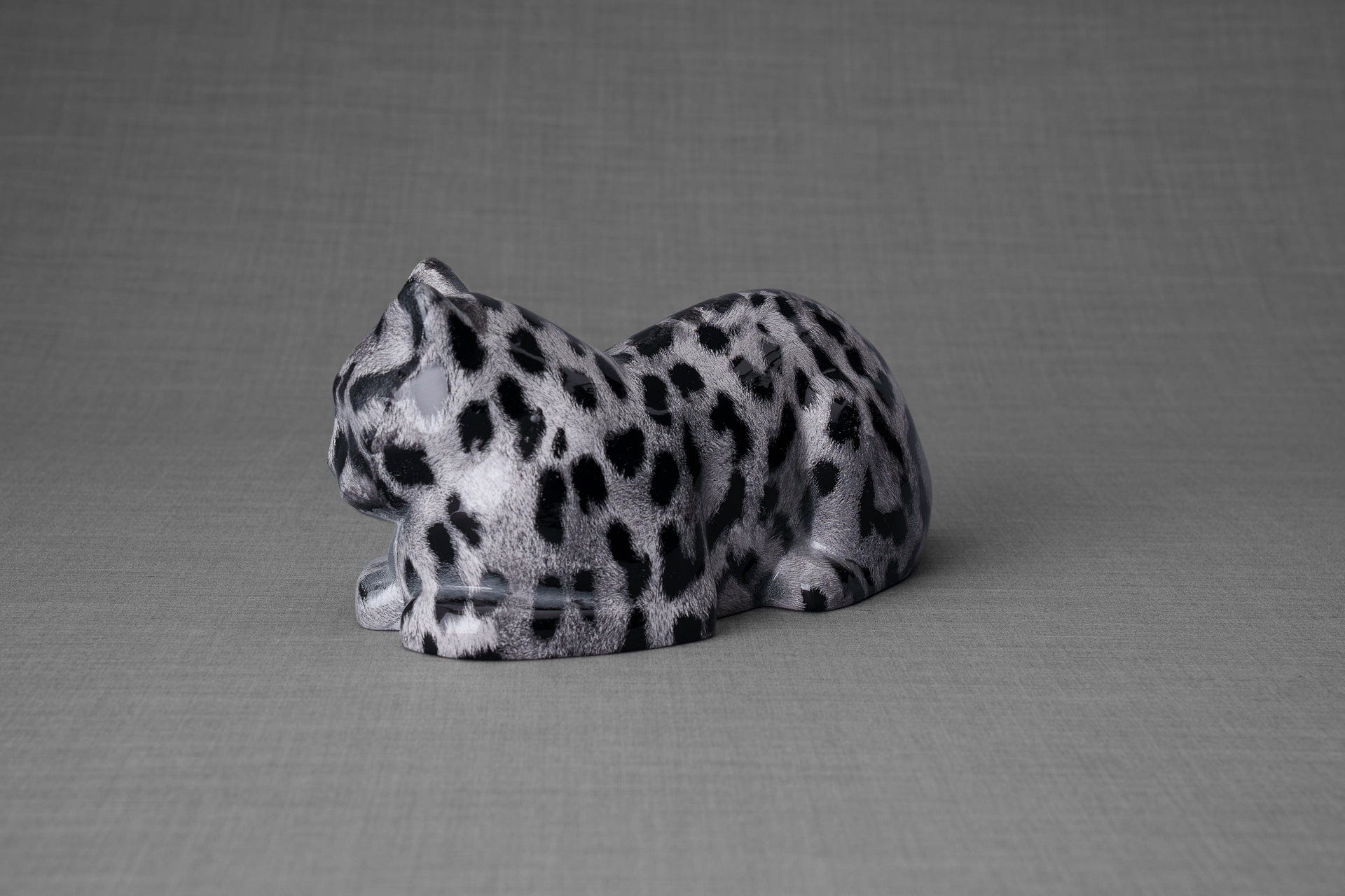 HydroGraphics Pet Urn For Cat | Spotted White | Ceramic - Pulvis Art Urns