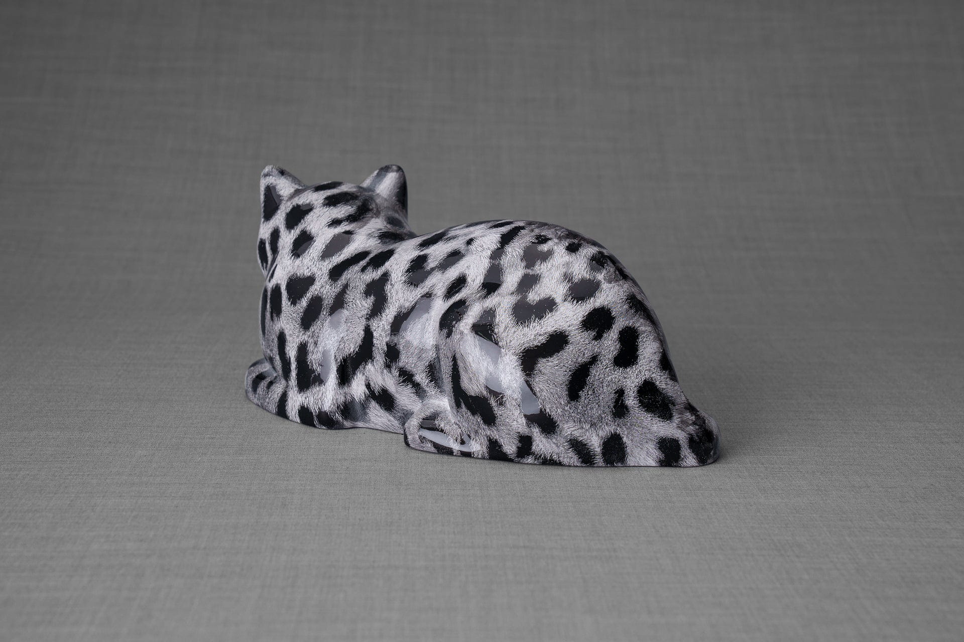 HydroGraphics Pet Urn For Cat | Spotted White | Ceramic - Pulvis Art Urns