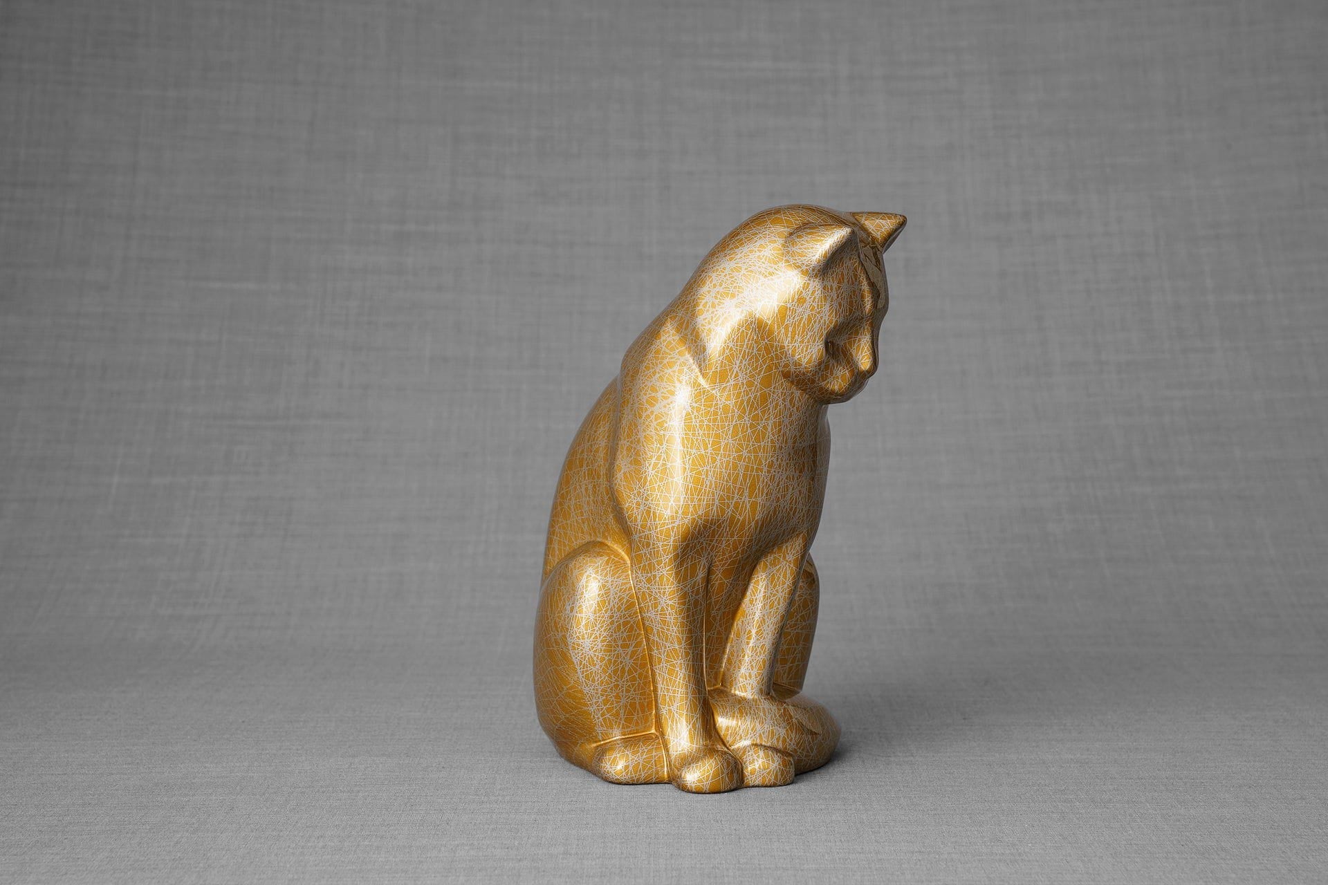 HydroGraphics Pet Urn "Neko - Gold" - Ceramic | Hydro Dipping - Pulvis Art Urns