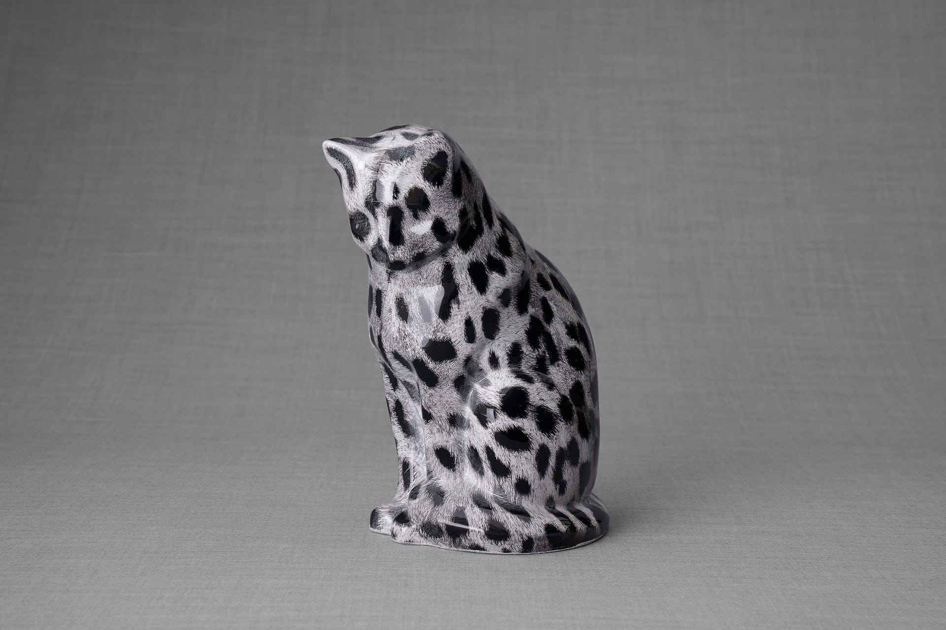 HydroGraphics Pet Urn "Neko" | Spotted White | Ceramic - Pulvis Art Urns