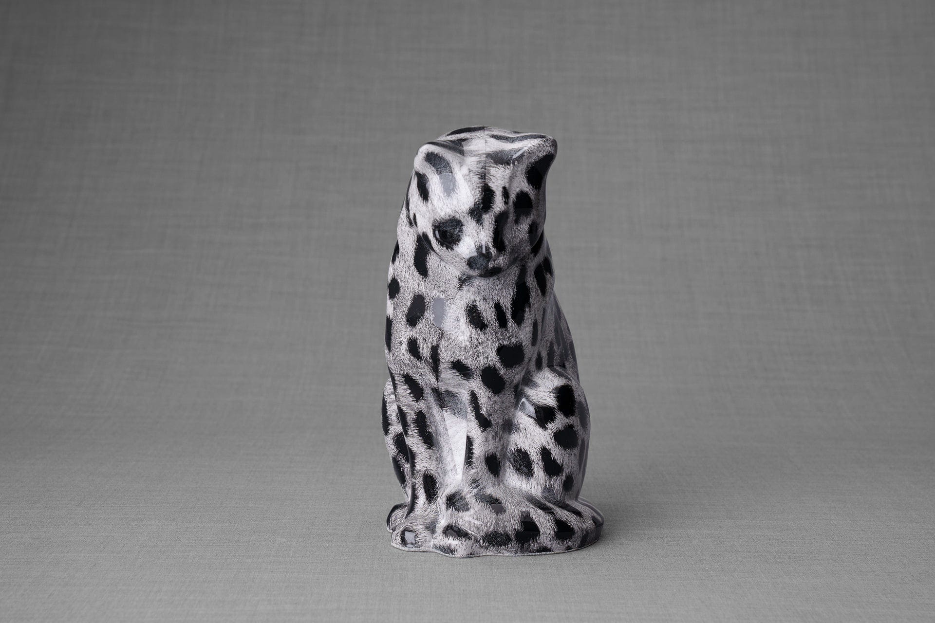 HydroGraphics Pet Urn "Neko" | Spotted White | Ceramic - Pulvis Art Urns