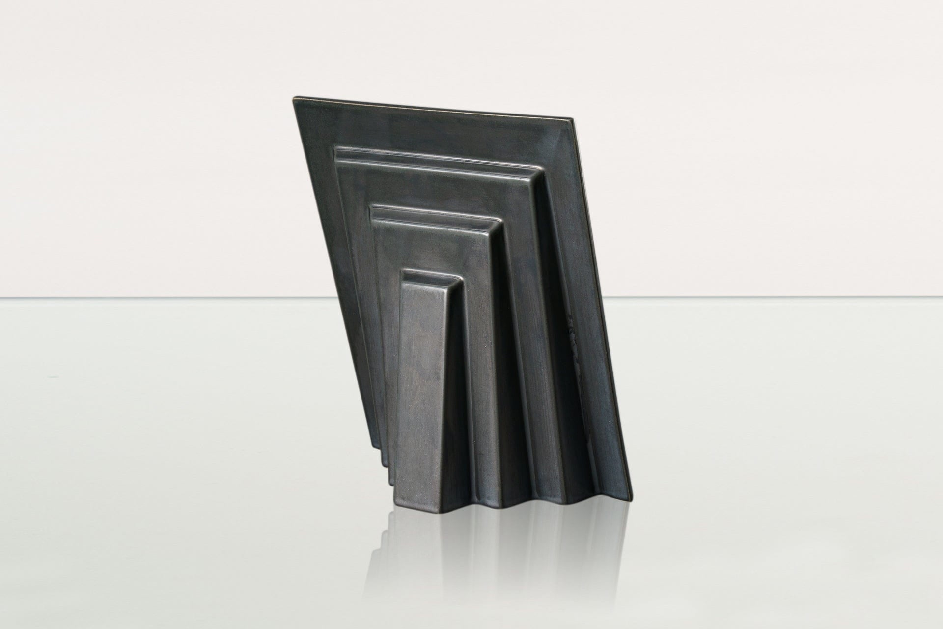 Labrador Pet Urn for Ashes - Dark Matte | Ceramic | Handmade Pet Urn - Pulvis Art Urns