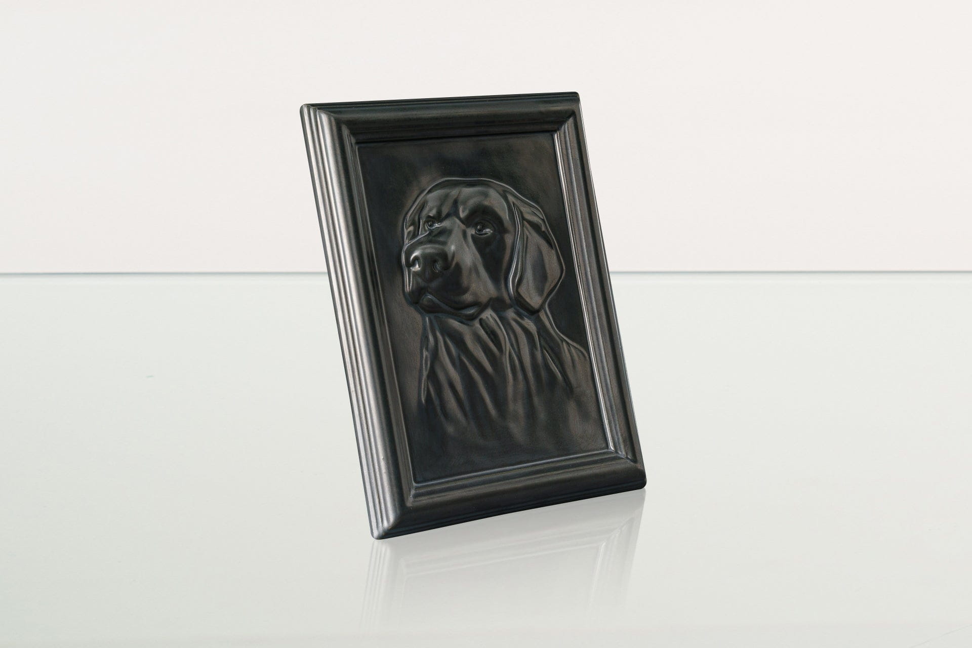 Labrador Pet Urn for Ashes - Dark Matte | Ceramic | Handmade Pet Urn - Pulvis Art Urns