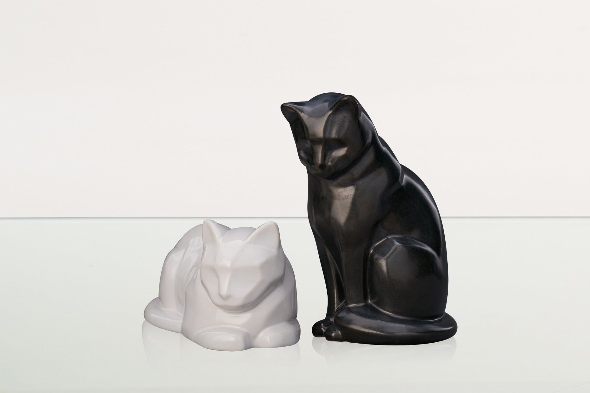 Neko Pet Urn for Ashes - Dark Matte | Ceramic | Handmade Cat Urn - Pulvis Art Urns