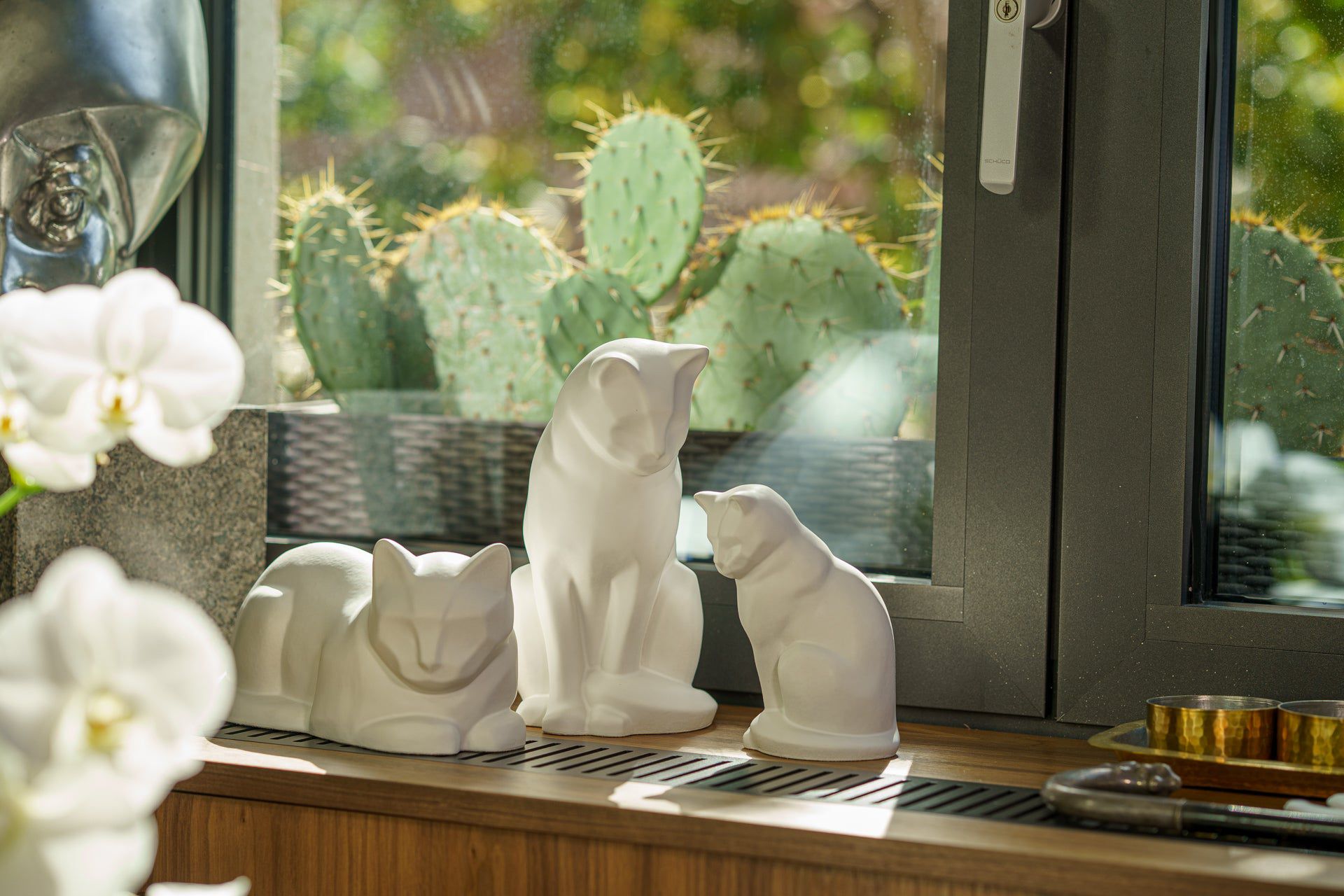 Neko Pet Urn for Ashes - White Matte | Ceramic | Handmade Cat Urn - Pulvis Art Urns