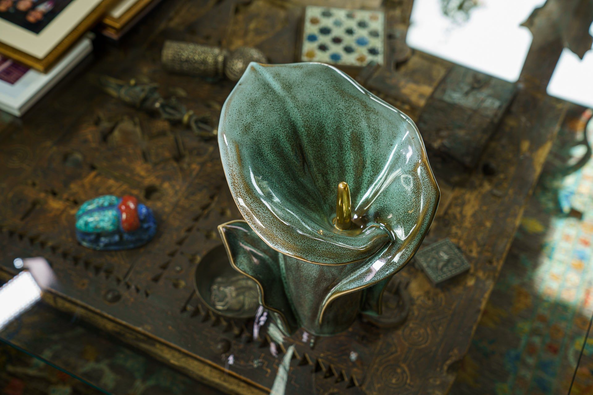 Calla Flower Memorial Urn for Ashes - Medium Urn | Oily Green Melange - Pulvis Art Urns