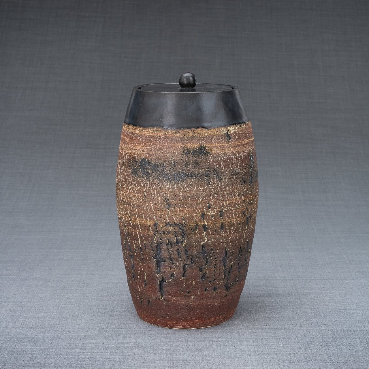 Pottery Wheel Urn for Ashes "Superious" - Large | Black matte | Ceramic - Pulvis Art Urns