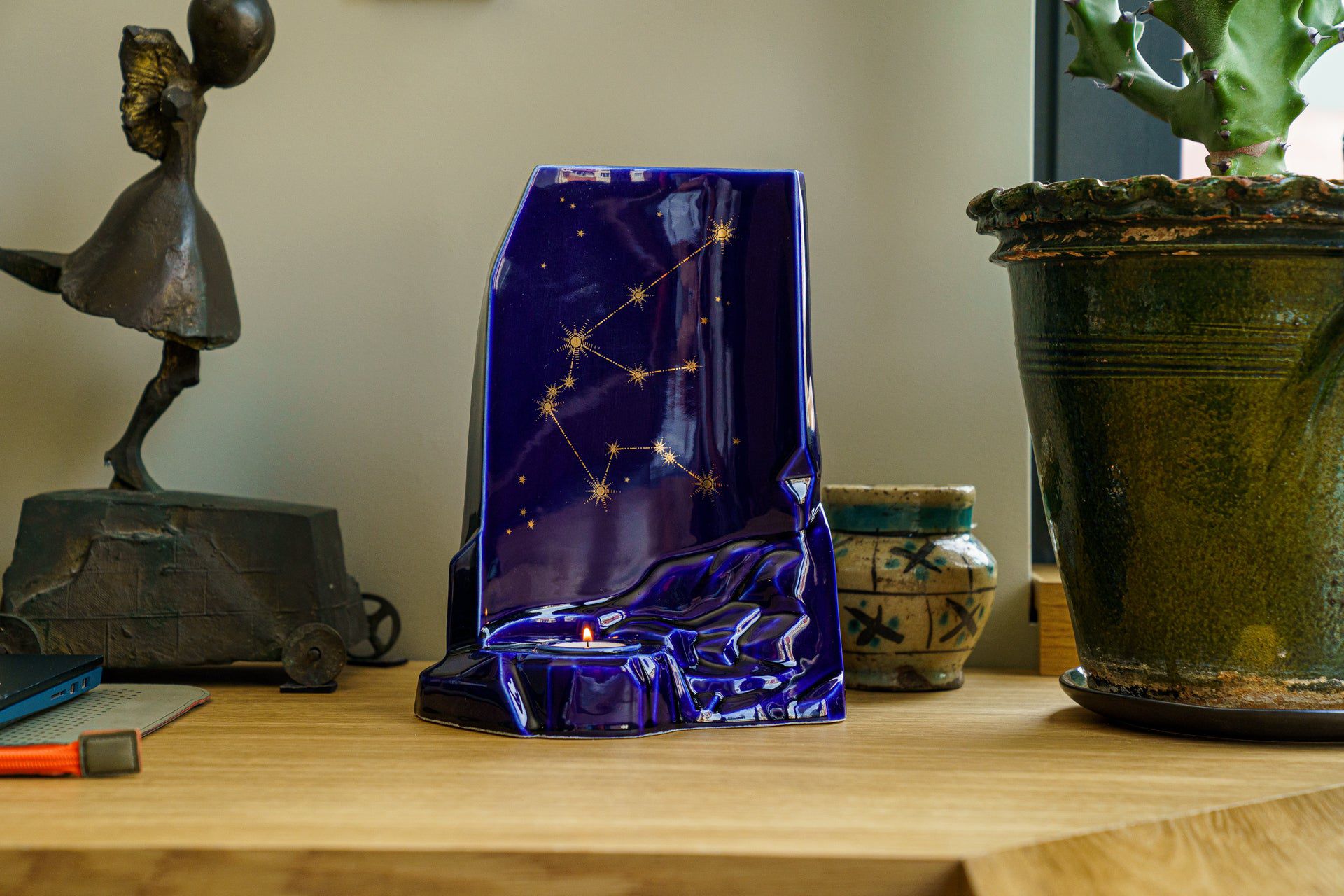 Zodiac Urn for Ashes "Aquarius" - Large | Star Sign Urn - Pulvis Art Urns