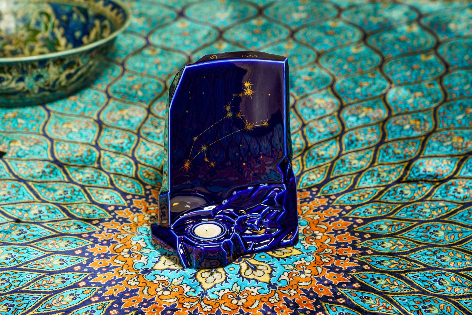 Zodiac Urn for Ashes "Leo" - Large | Star Sign Urn - Pulvis Art Urns