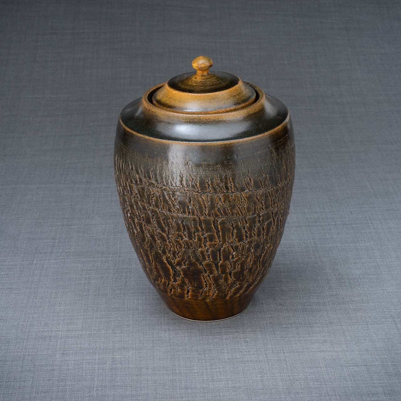 Pottery Wheel Urn for Ashes "Honoris" - Large | Rusty Brown | Ceramic - Pulvis Art Urns